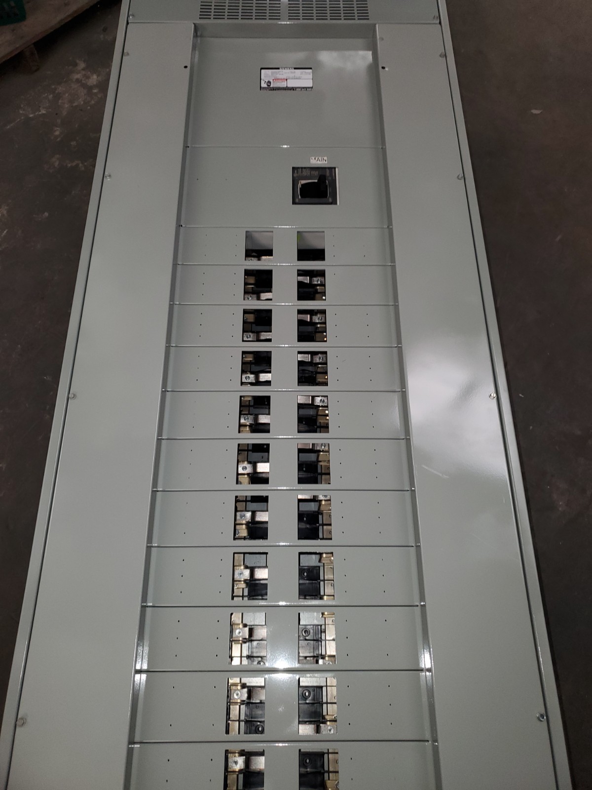 800A 208Y/120V, 3PH Siemens Panelboard, Cat No. P4C90M1800ETS,