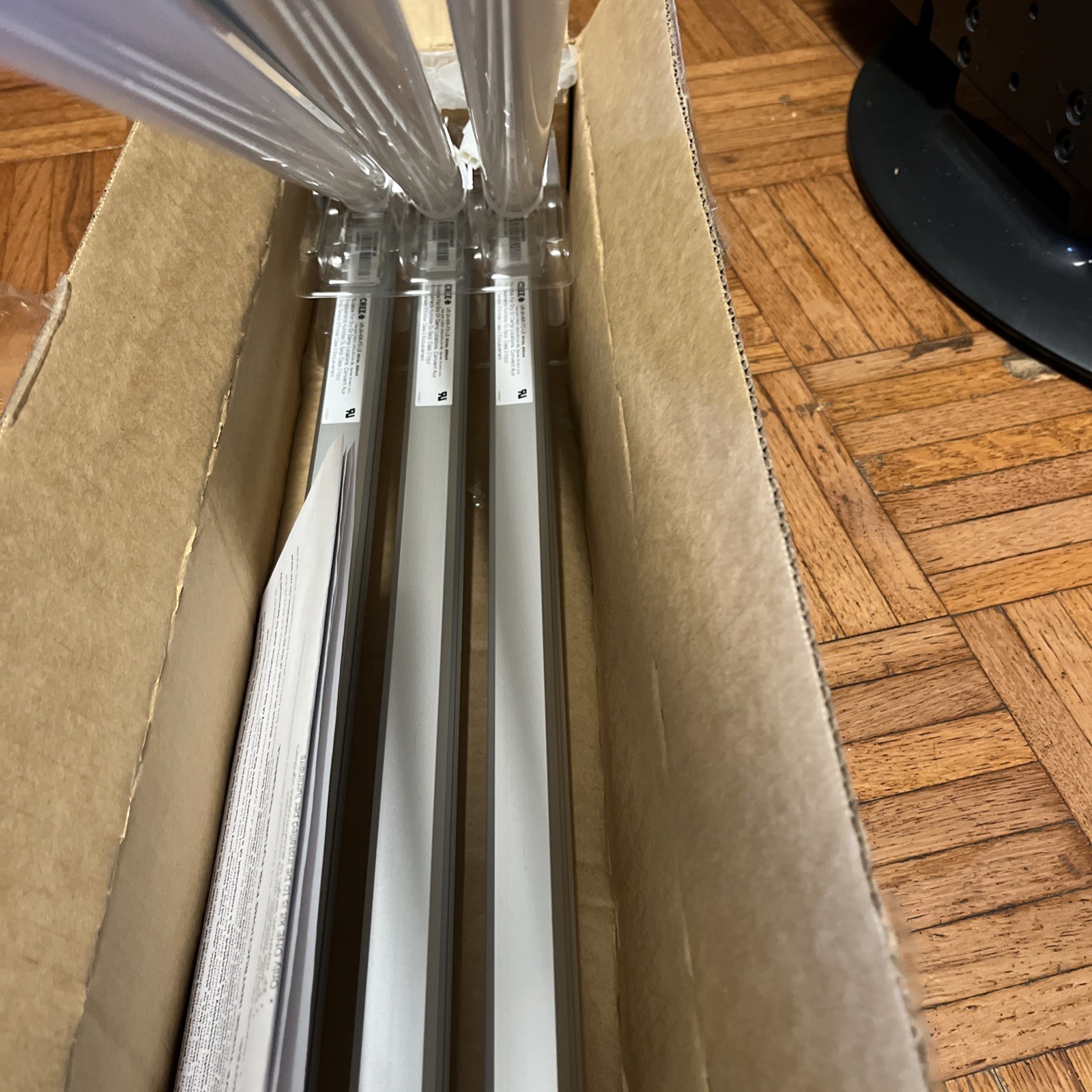CREE UR-24-40K-FD-LB-6 UR LED LIGHTBAR, 24 IN, 4000K, 6-PACK – New In Box