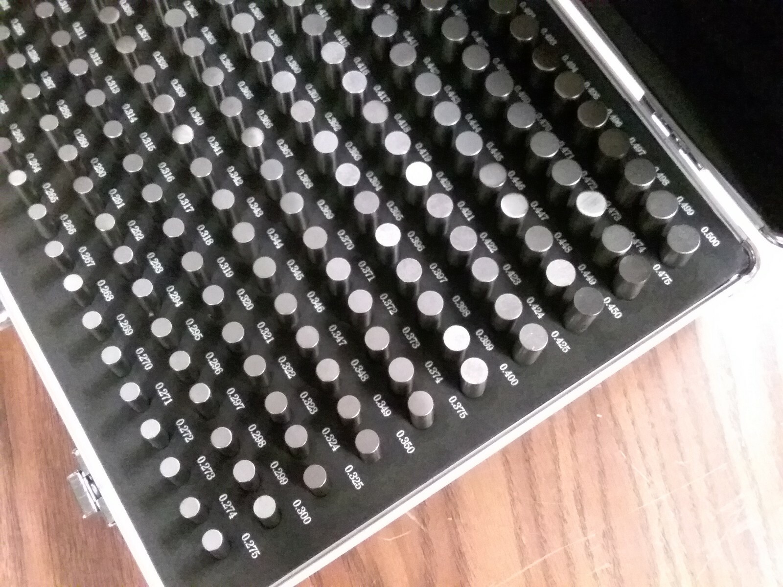 Pin Gage Set M2(-) 0.251-0.500″, minus Tolerance 250 Pins metal case #707B-755MC
