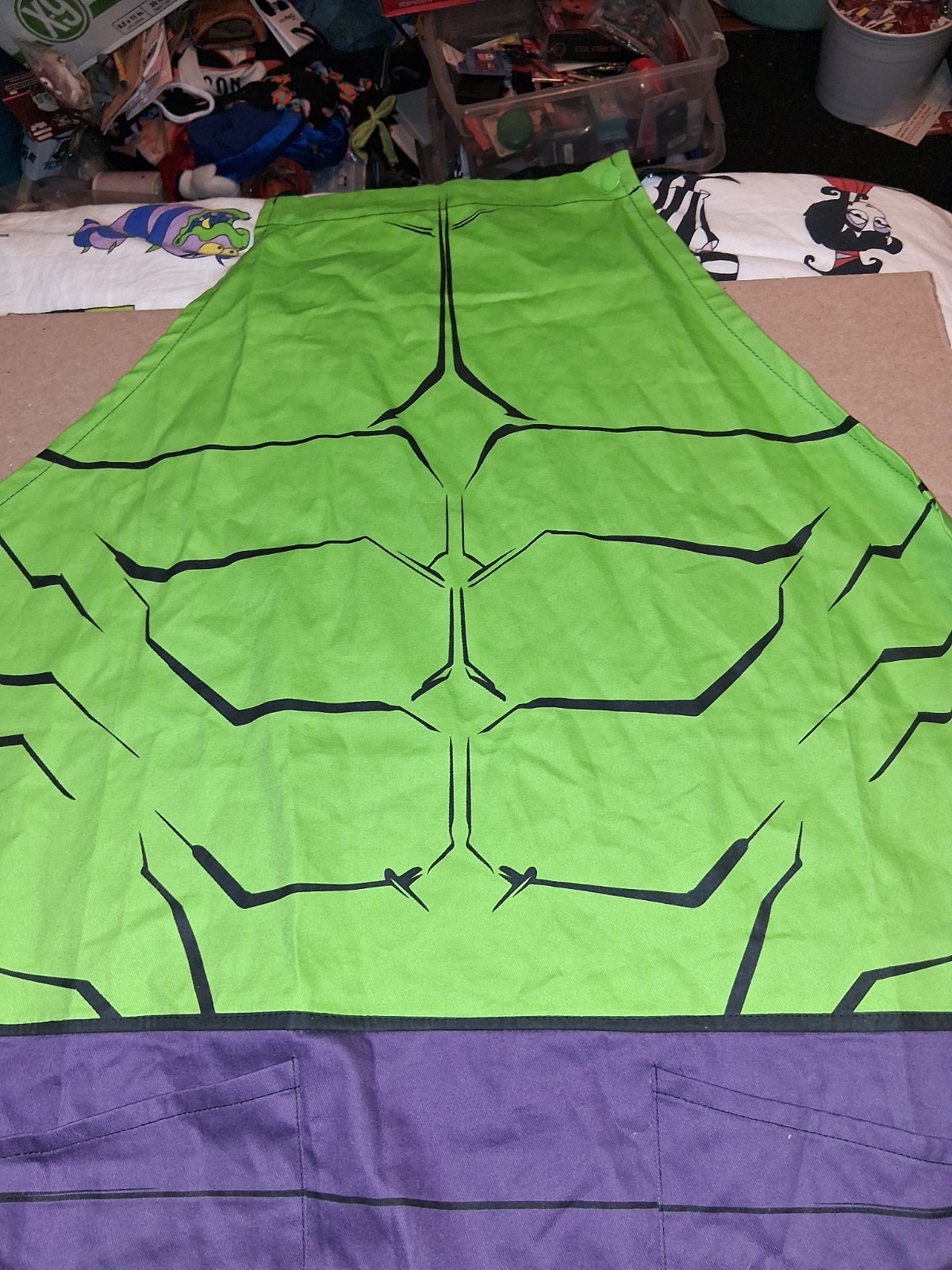 Marvel The incredible Hulk Adult Kitchen Apron Disney Store 38 1/2” H x 28 1/3″