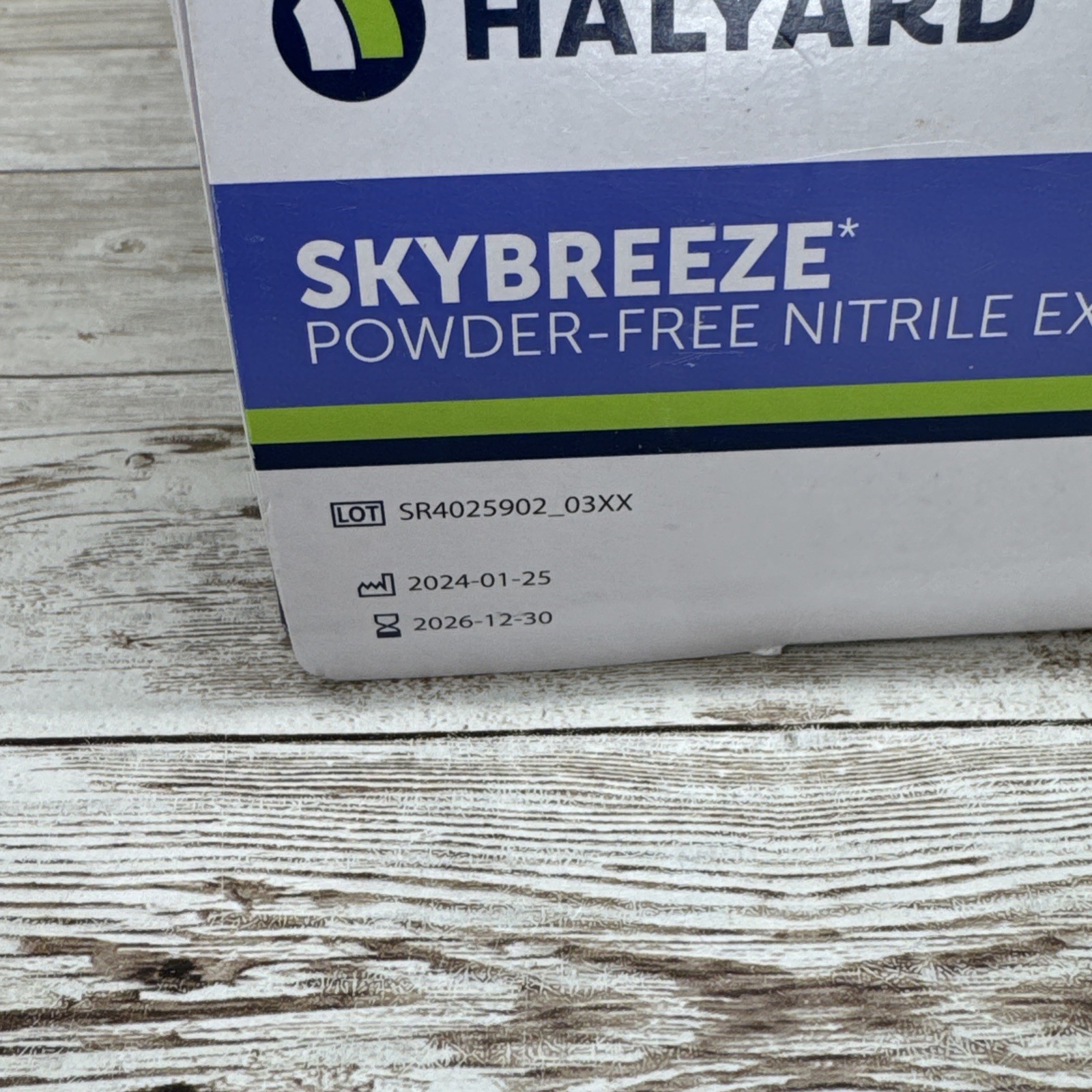 Halyard SKYBREEZE Nitrile Exam Gloves *3 DENTED BOXES* Size: MEDIUM Exp: 12/26+