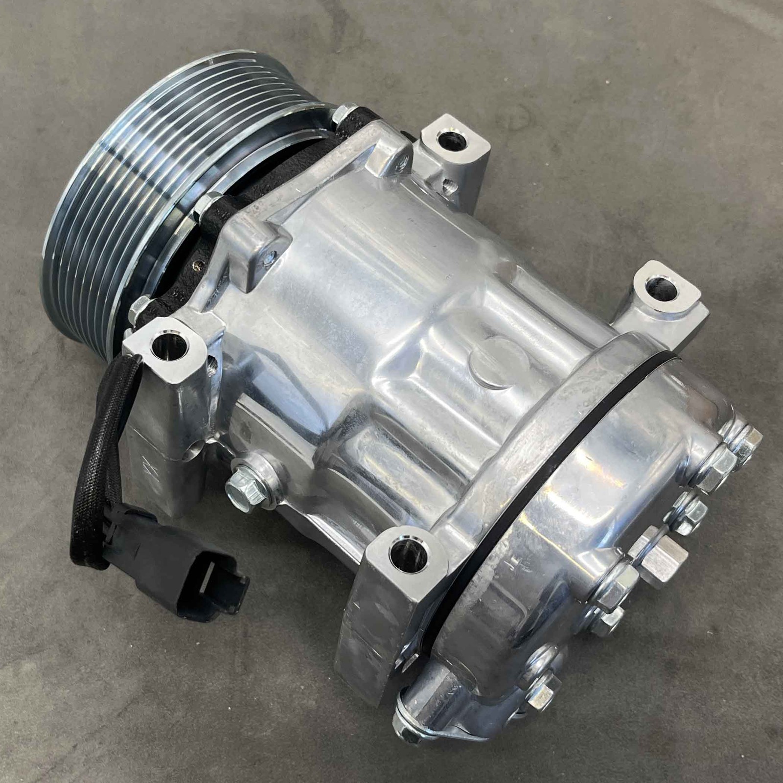 New Compressor With 8 Groove Clutch 120mm For 320/08562 JCB SD7H15