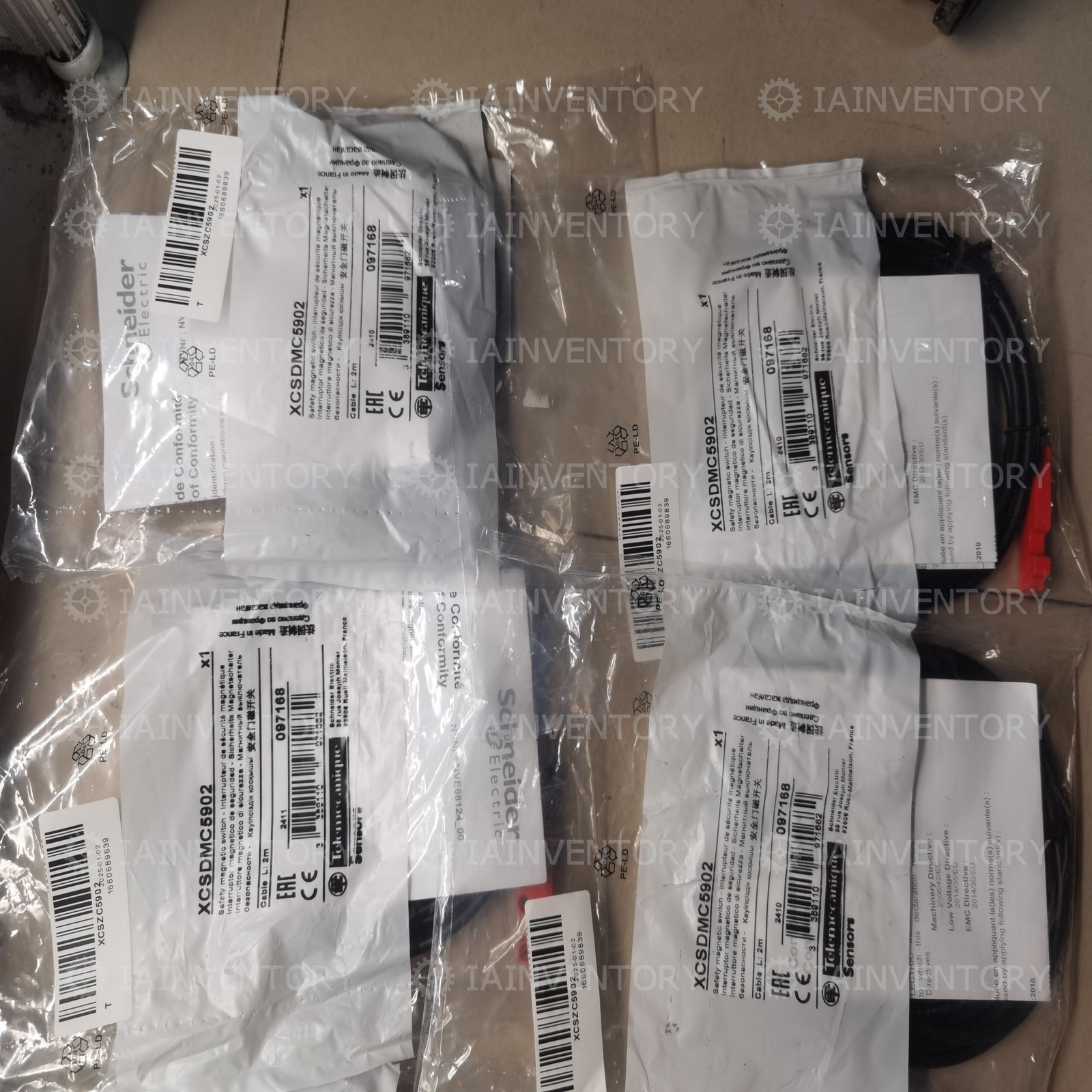 1 Piece New Schneider XCSZC5902 With Warranty