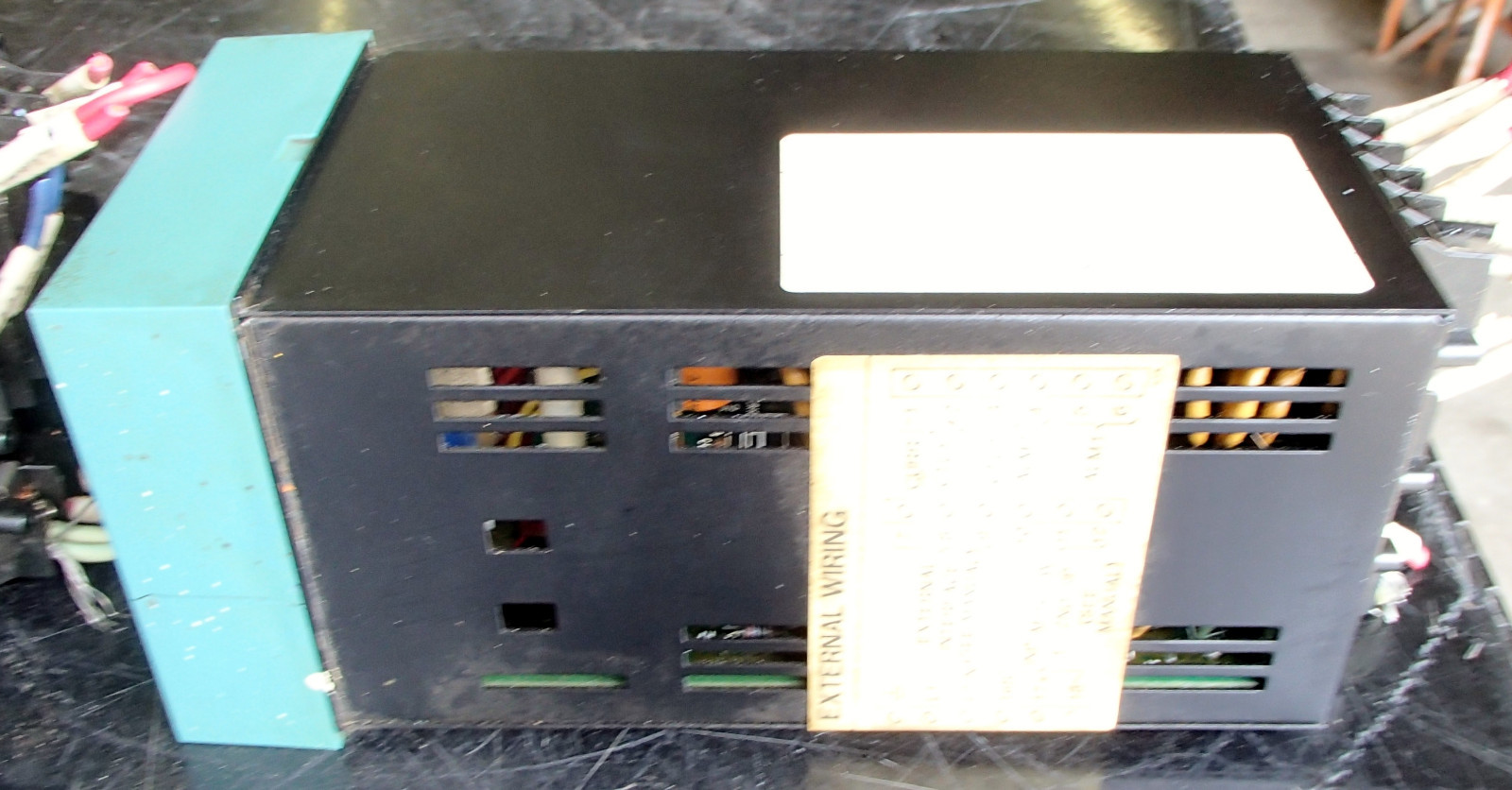Honeywell Temperature Controller DC-3002-0-20A-1-00-0111 Used T/O