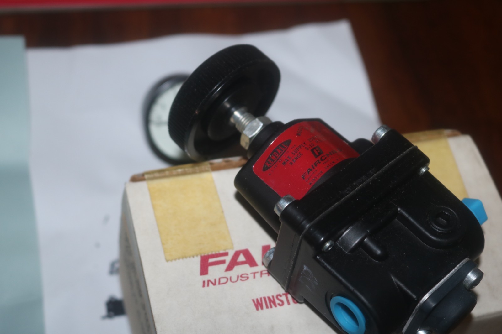 NOS Fairchild Kendall pneumatic pressure regulator model 30 0-10 PSI