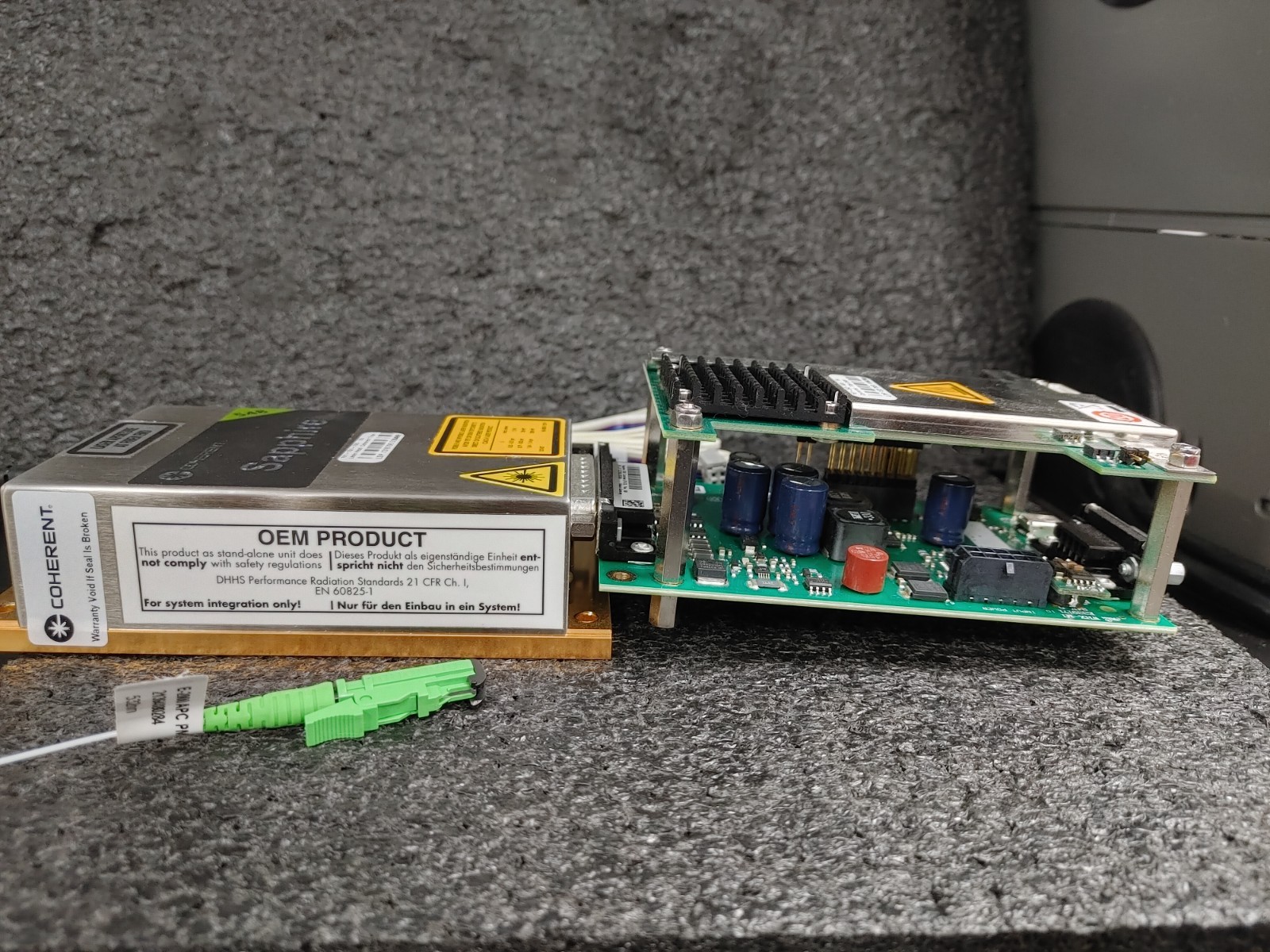 COHERENT SAPPHIRE 548-300 FPT FT Titan Laser Head w 101-343-400 Controller