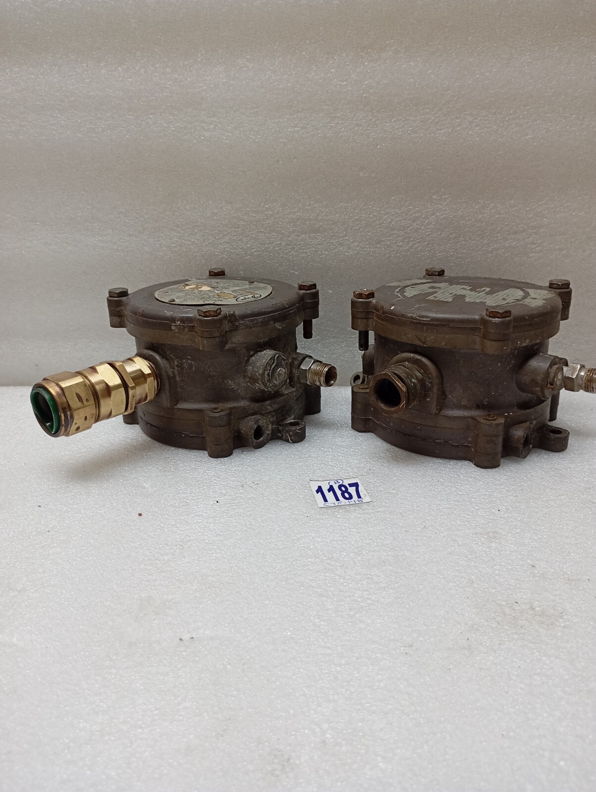 Dwyer CAT NO. 1950-10-2F Pressure Switch Industrial Equipment(lot of 2pc)