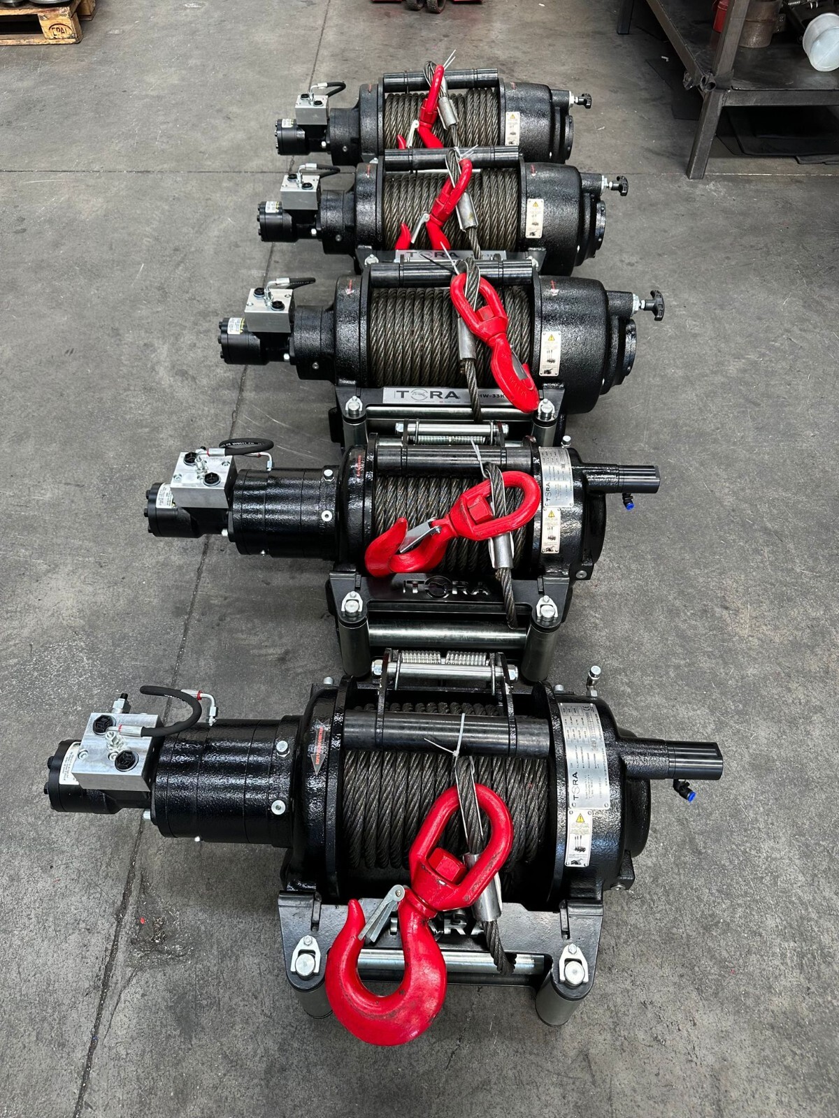 26.500 LBS Hydraulic Winch Including 82 ft Stell Rope and Hook