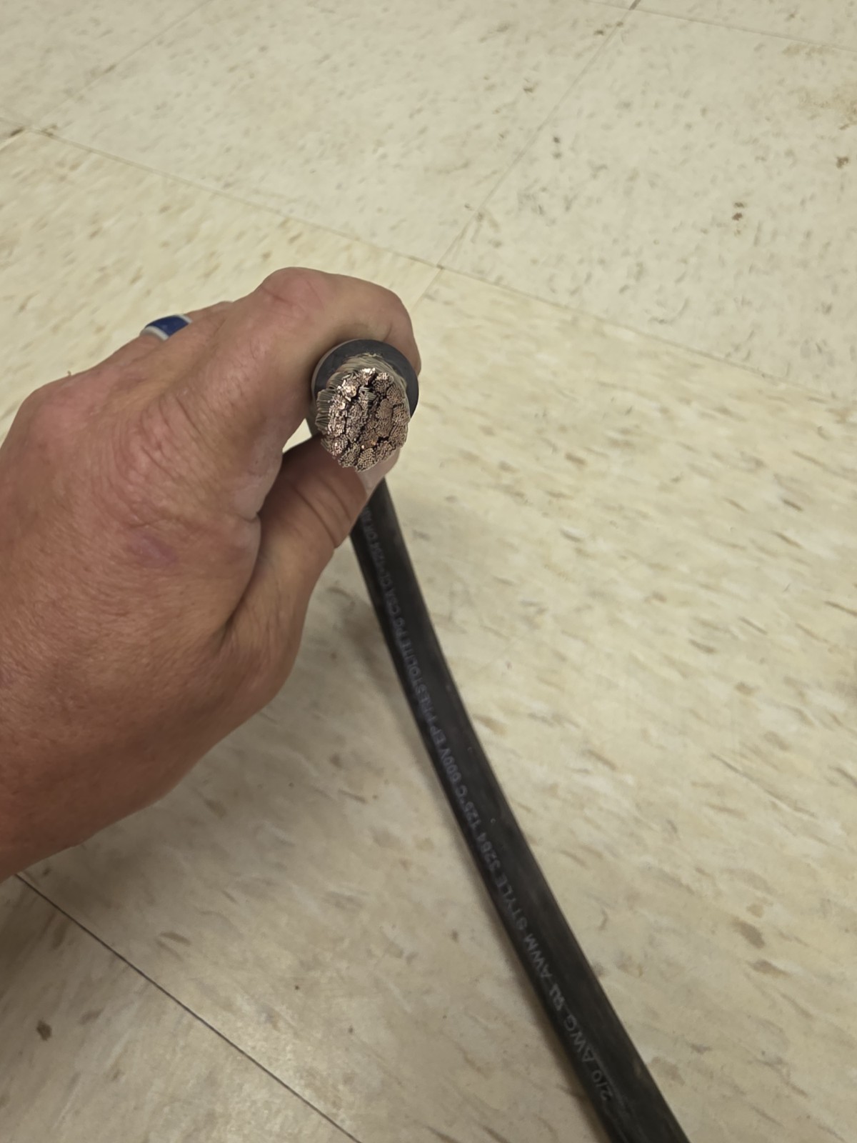 2/0 AWG Copper Wire 12-17 Ft. lengths. red or black. I can cut to length $4/ft.