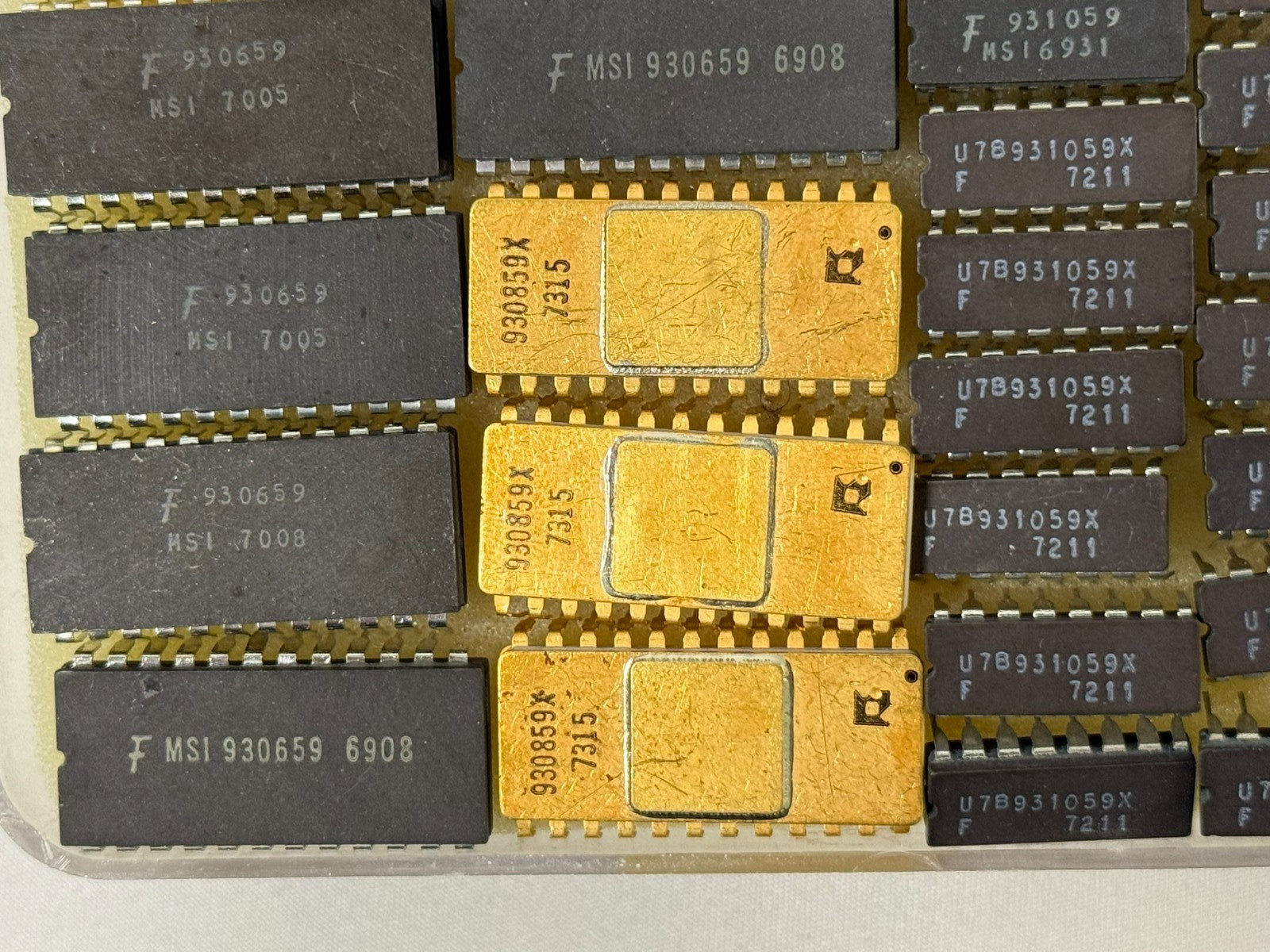 Vintage Fairchild MSI TTL IC Chip Lot Gold Ceramic & DIP Logic ICs w/ Storage