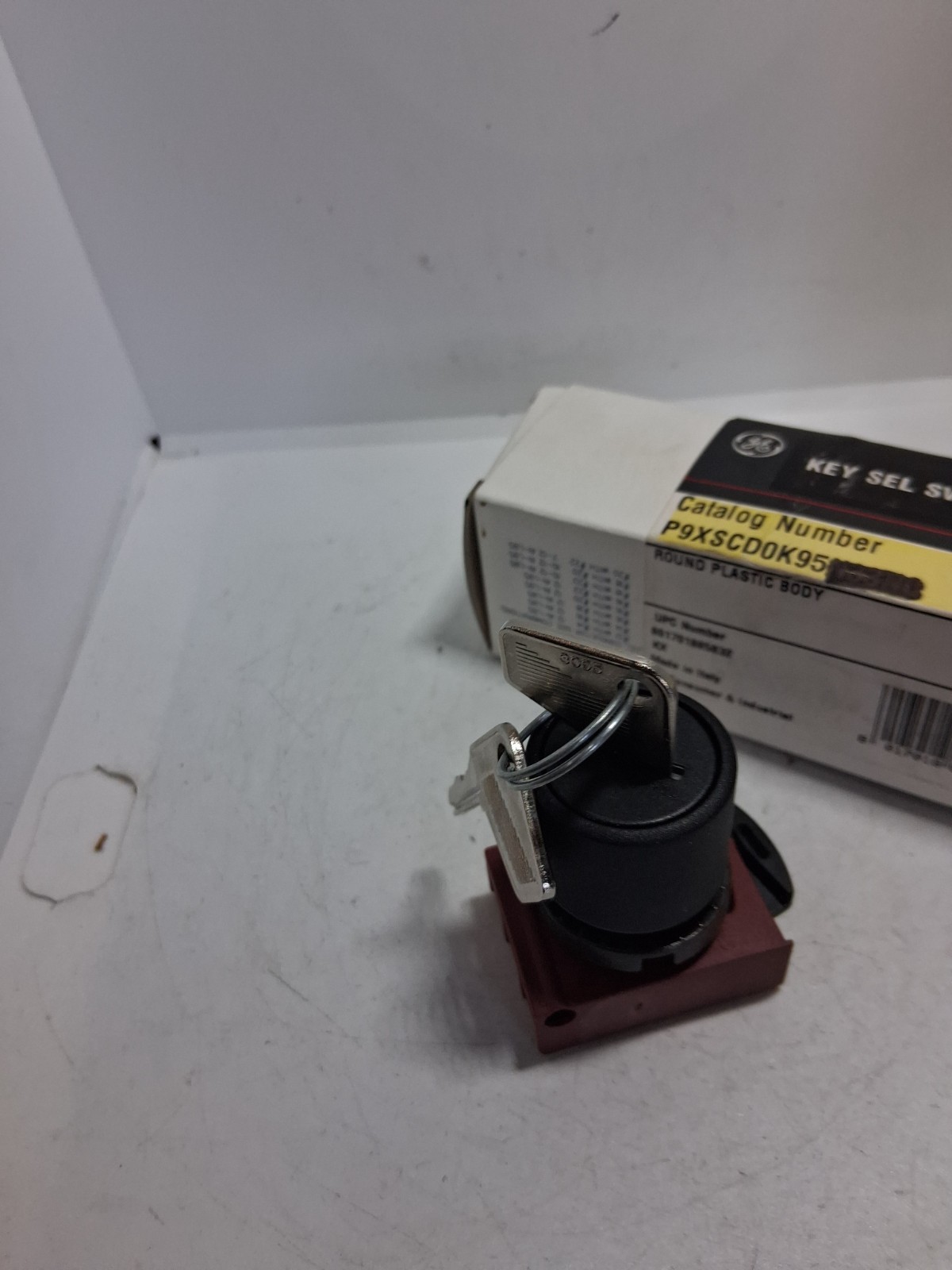 GE P9XSCD0K95 SELECTOR SWITCH OPERATOR 2 POSITION KEY REMOVAL FROM BOTH NIB