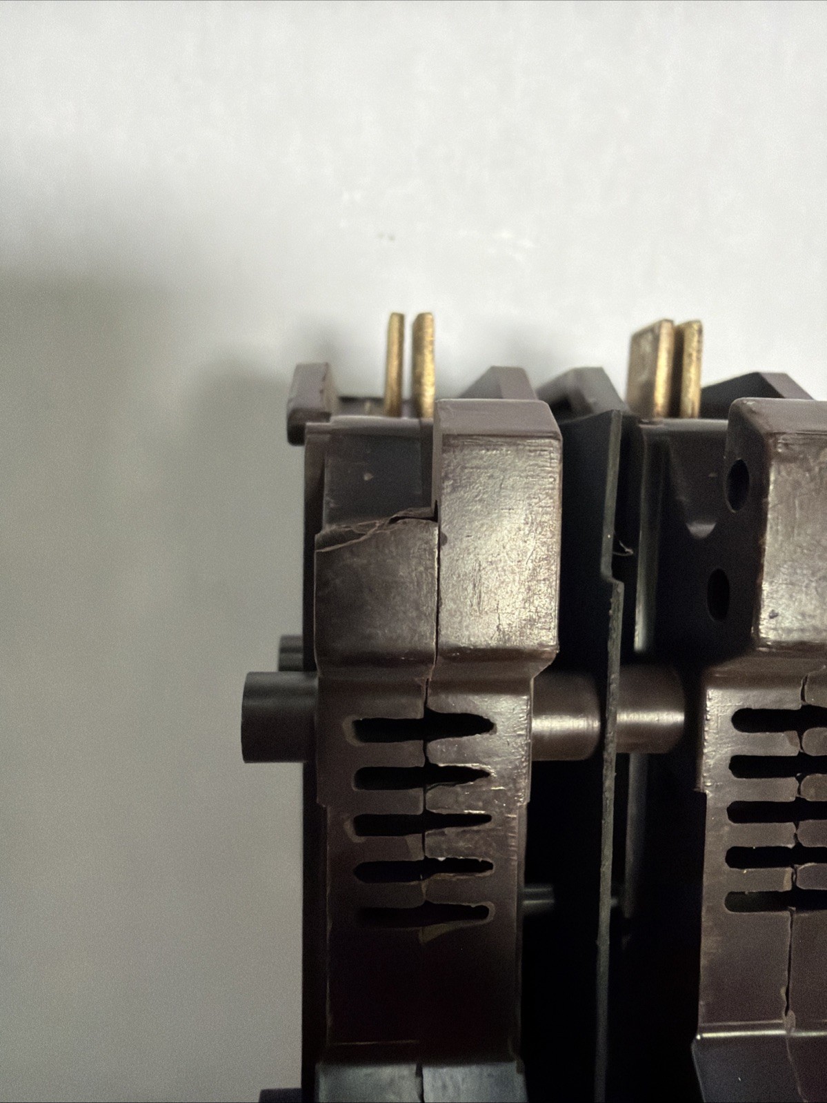 WADSWORTH 30 AMP DOUBLE POLE 240 VOLT CIRCUIT BREAKER METAL FEET TESTED (CHIP)