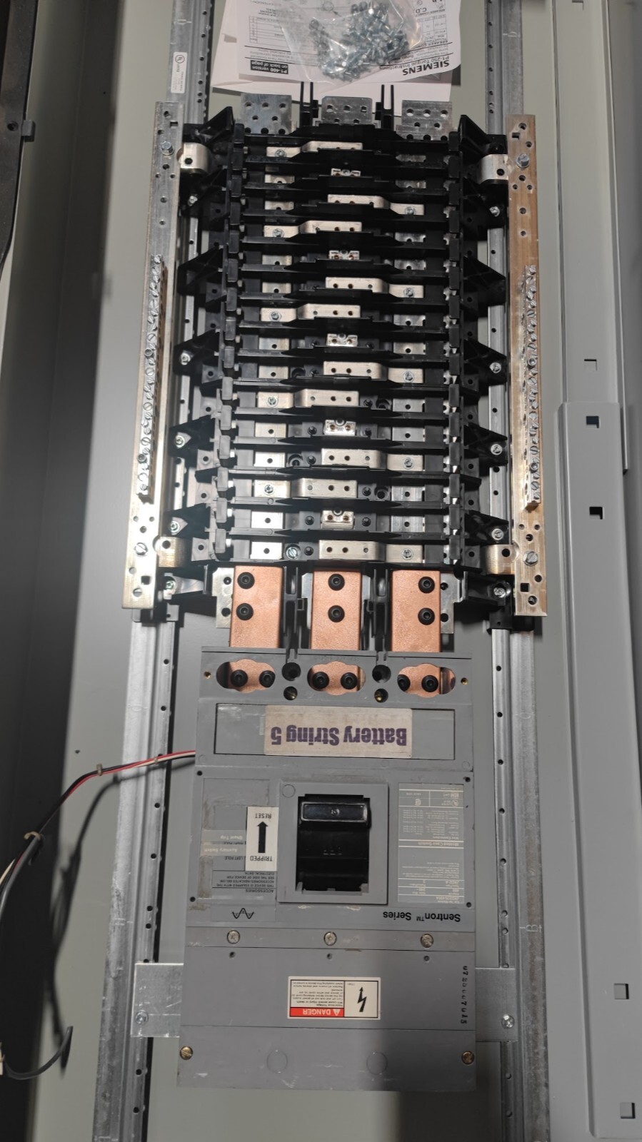 SIEMENS 400 AMP PANELBOARD 480 277V MLO 3PH/4W 30 Cir w USED MAIN NEMA 3R Outdoo