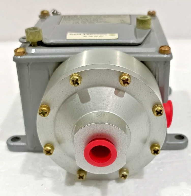 CSS 604D745 4,152,559 DIFFERENTIAL SWITCH PROOF 750PSIG 52BAR NEW FAST SHIPPING