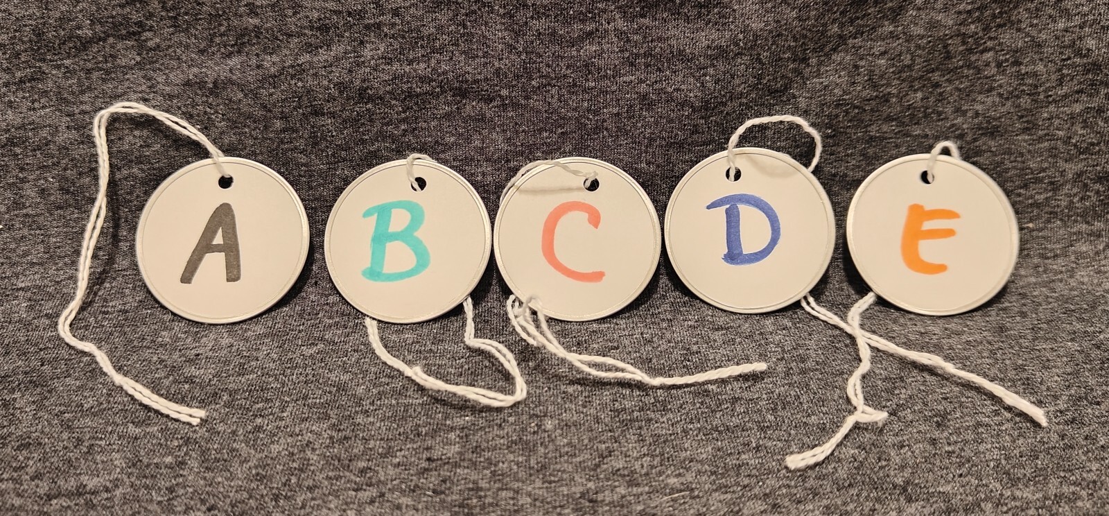 Metal Rim Tags, Key Tags round Blank Paper Tags, Knotted Strings Attached.