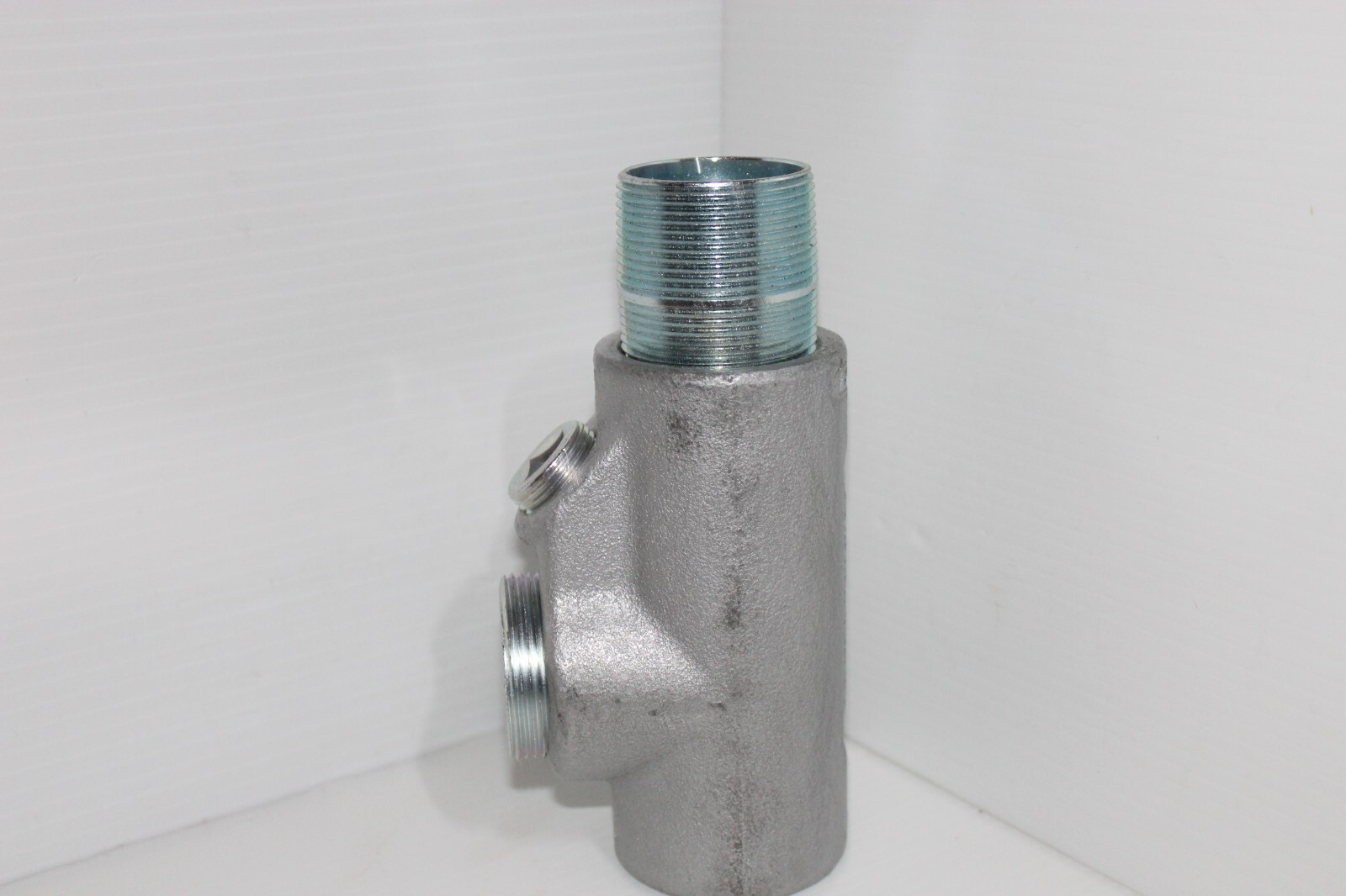 ⭐NEW IN BOX⭐ONE EATON CROUSE-HINDS EYS56 1-1/2″ CONDUIT FITTING SEALOFF
