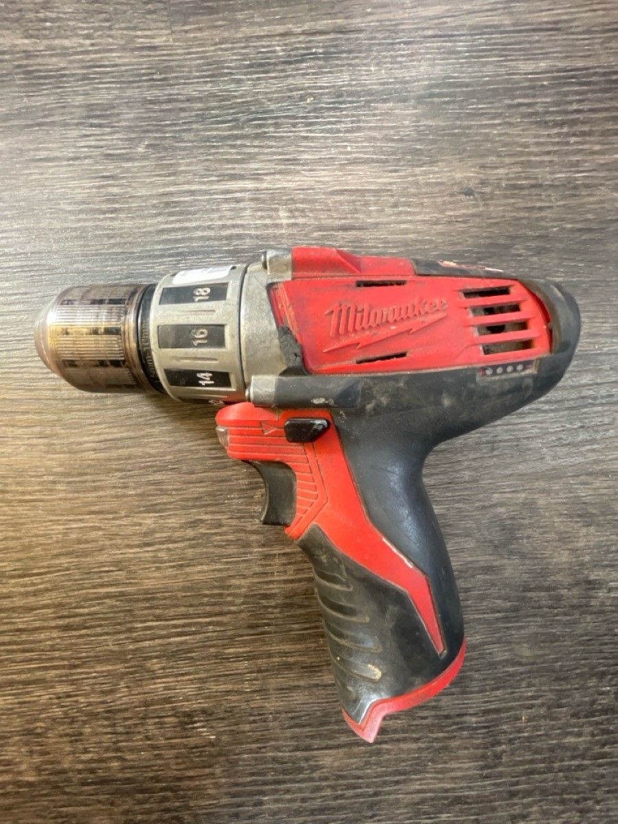 MILWAUKEE TOOLS 3404-20 HAMMER DRILL *TOOL ONLY* (B06003890)