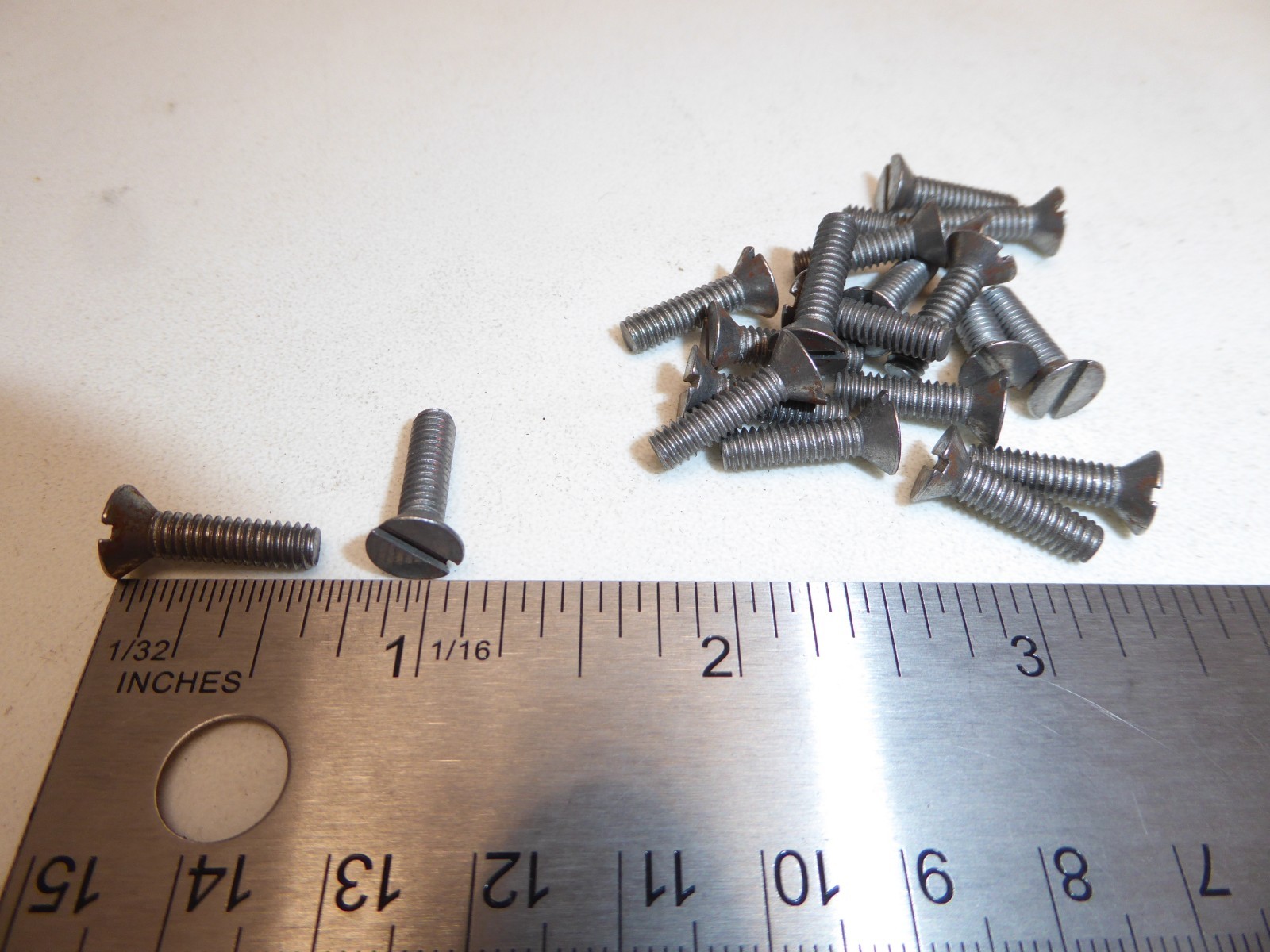 8-32 x 5/8″ Flat Head Steel Slotted Machine Screw VINTAGE! USA made! NEW! Qty 20
