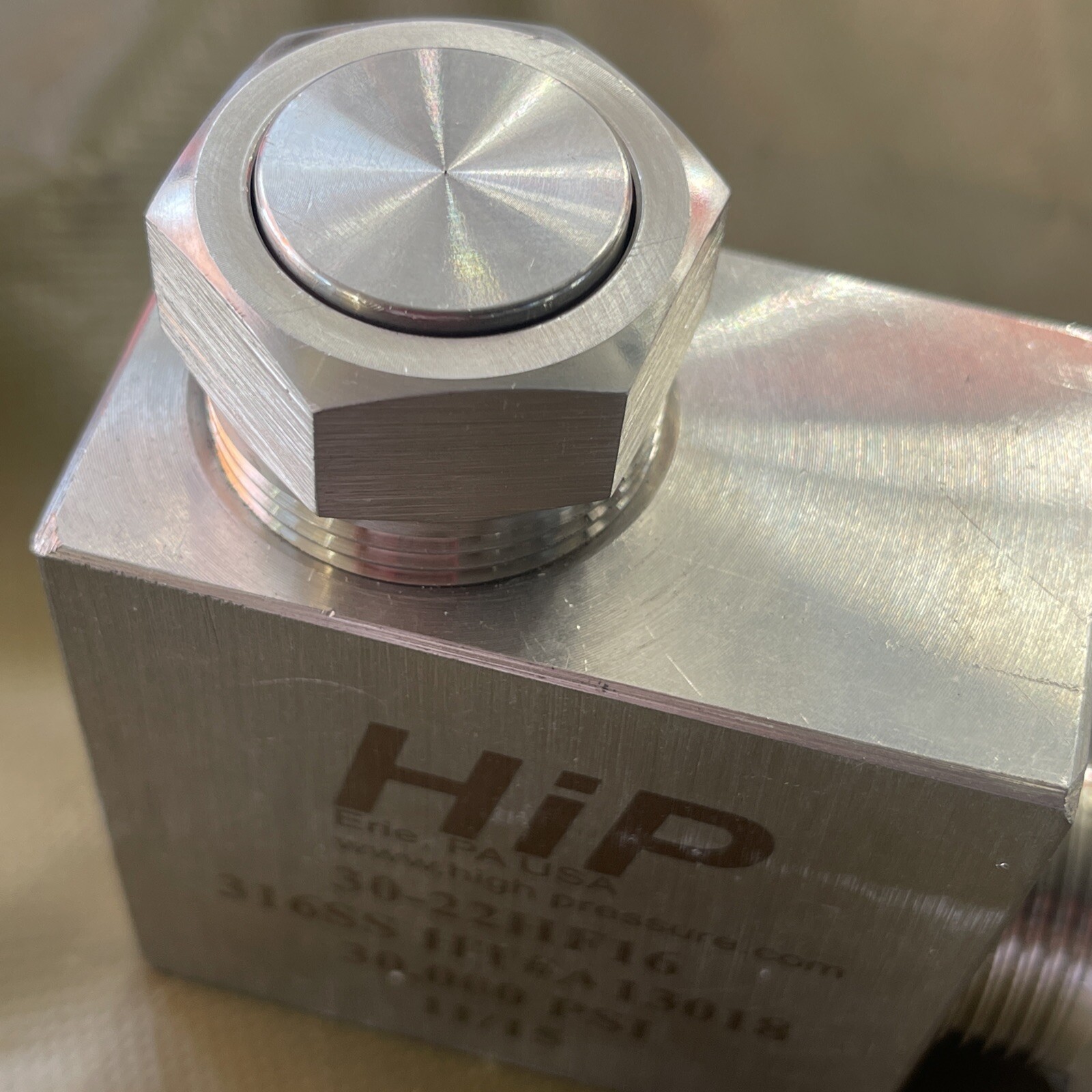 HiP 30-22HF16 Elbow High Pressure Fitting 30,000 PSI See Pictures
