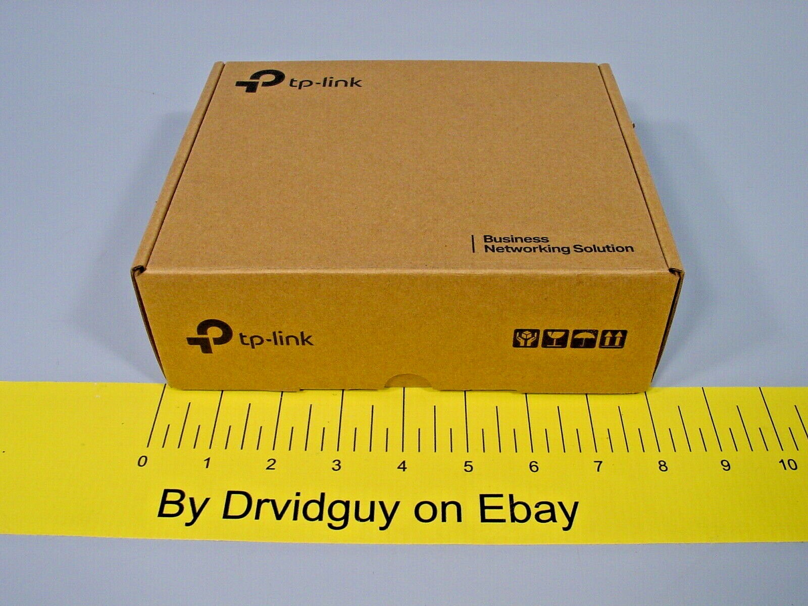 *TP-Link MC100CM(UN) Multi-Mode Media Converter 10/100Mbps; MC100CM