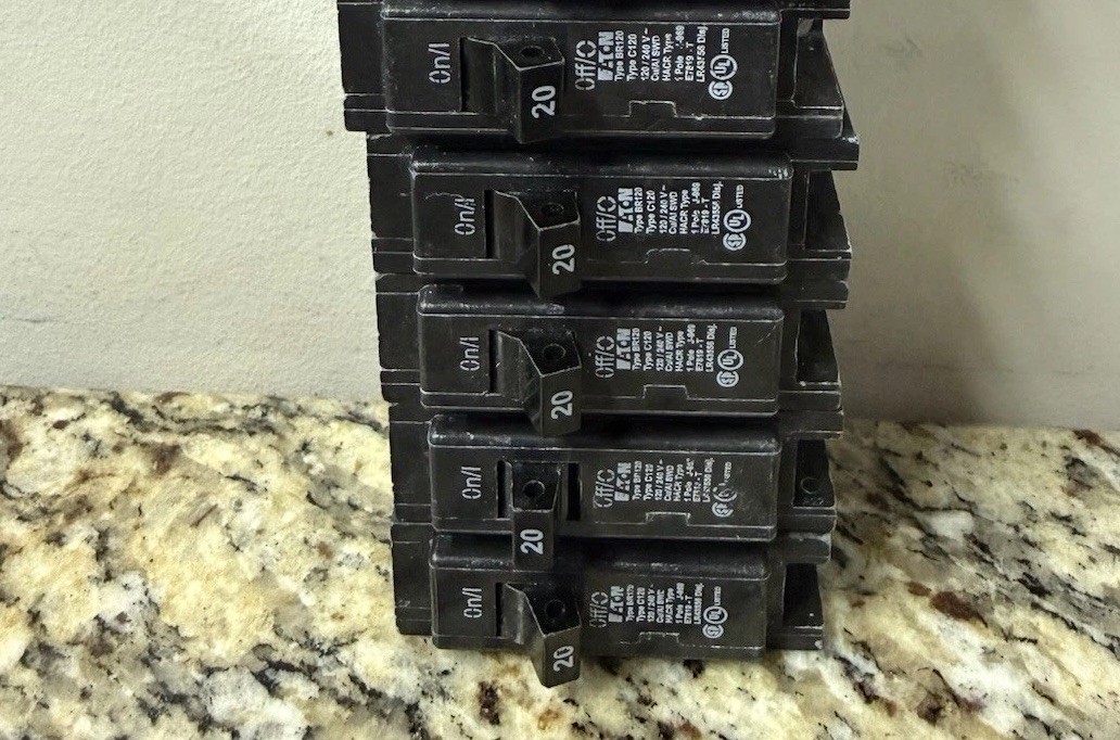 Eaton BR120 Thermal Magnetic Circuit Breaker Lot Of 5 “GV”