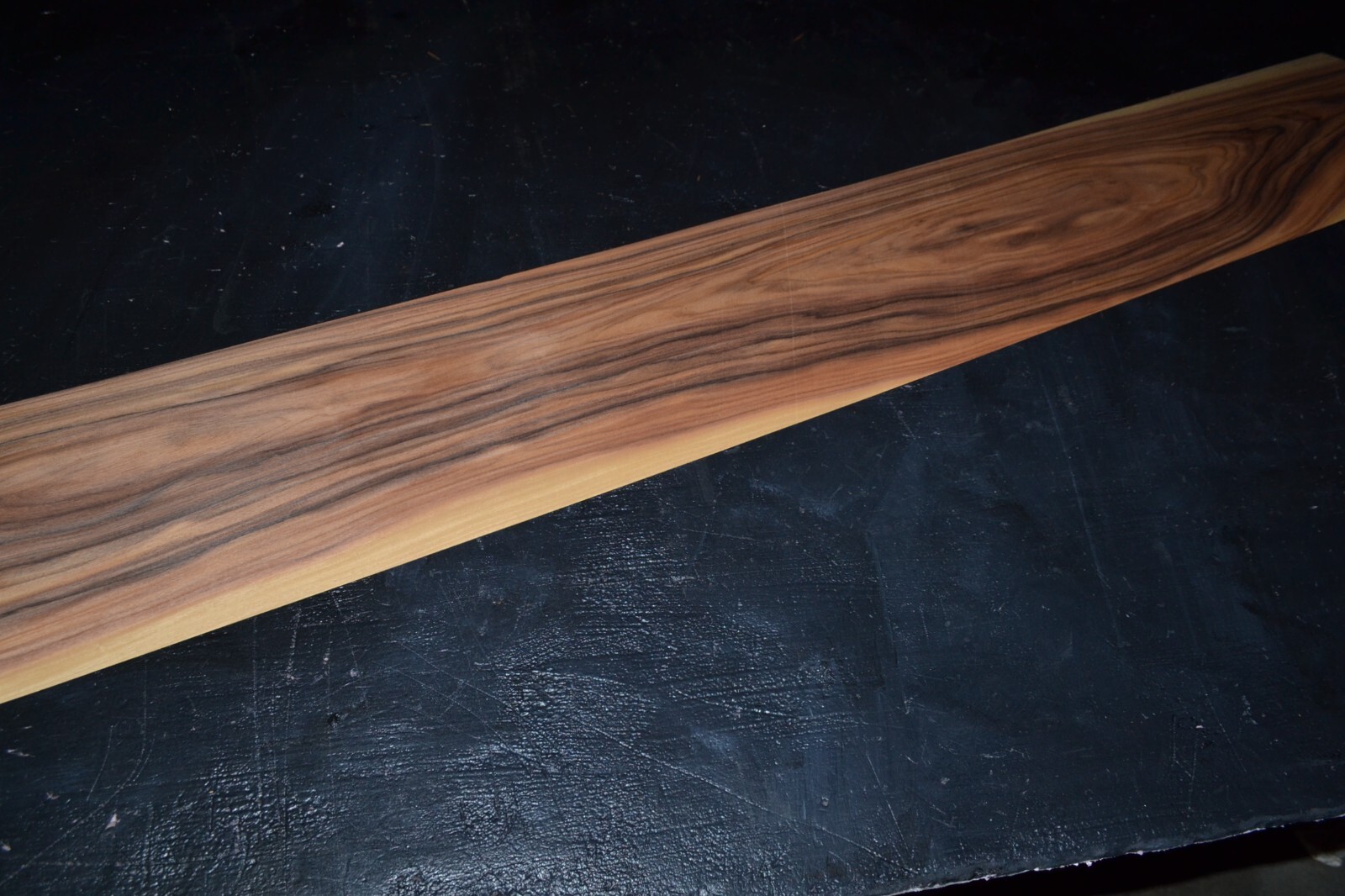 Santo Rosewood Raw Wood Veneer Sheet 8.5 x 62 inches 1/42nd 3K4666-72