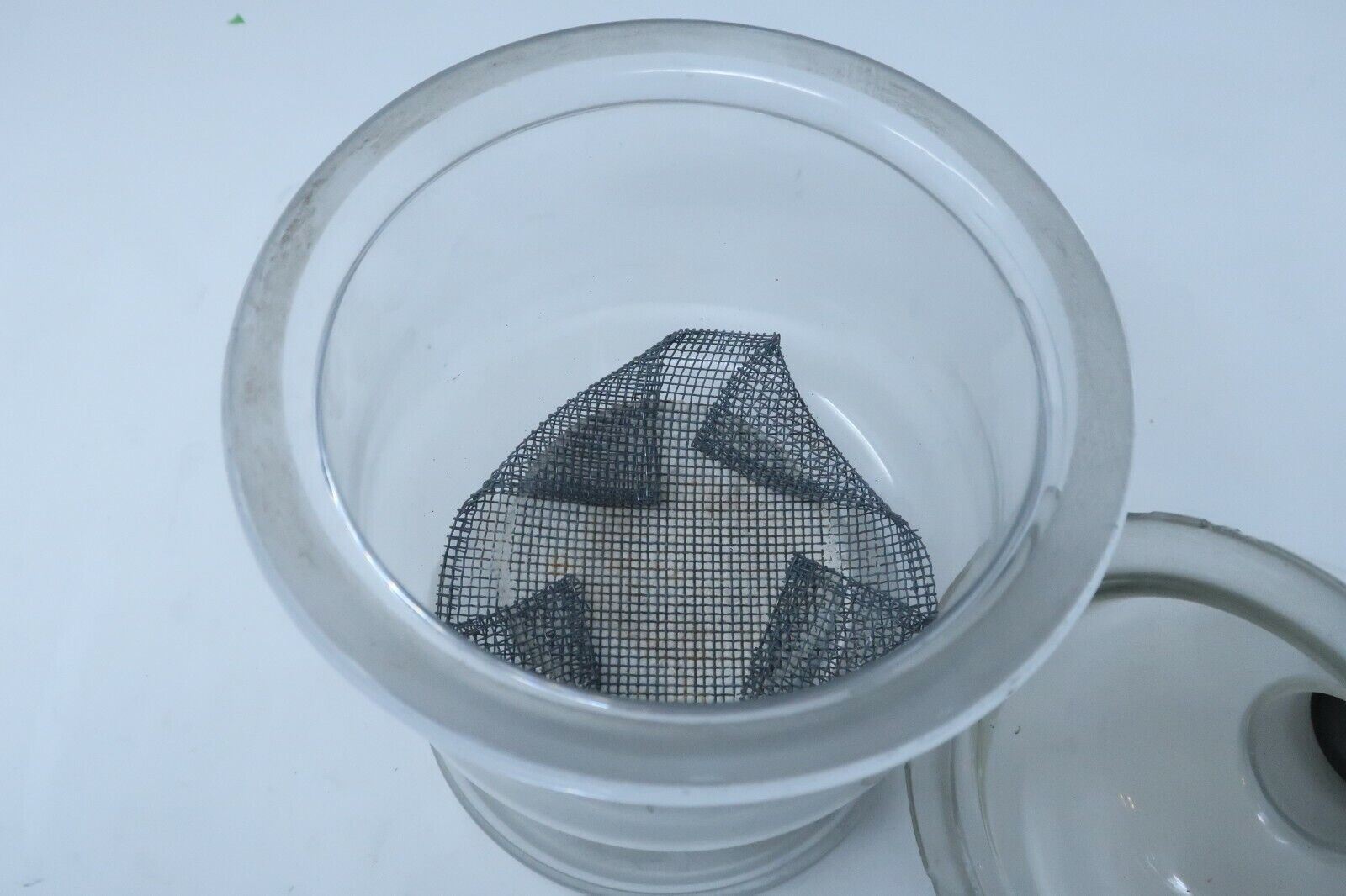 Pyrex 145mm I.D. (~6″ Dia.) Laboratory Glass Desiccator with Lid