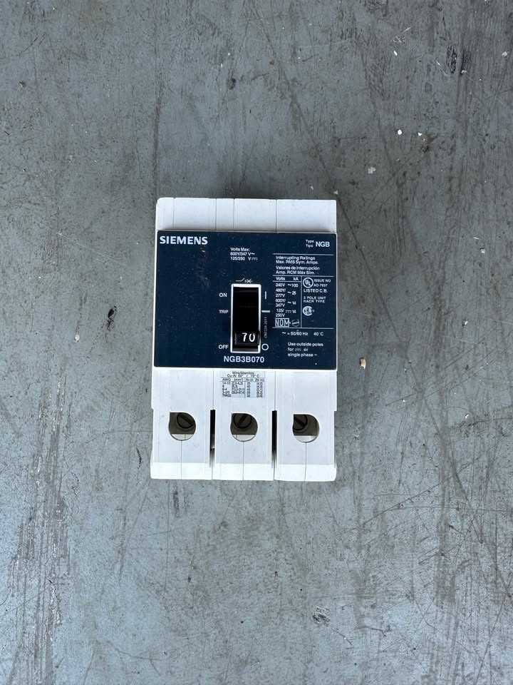 Siemens NGB3B020 3-Pole Circuit Breaker – White