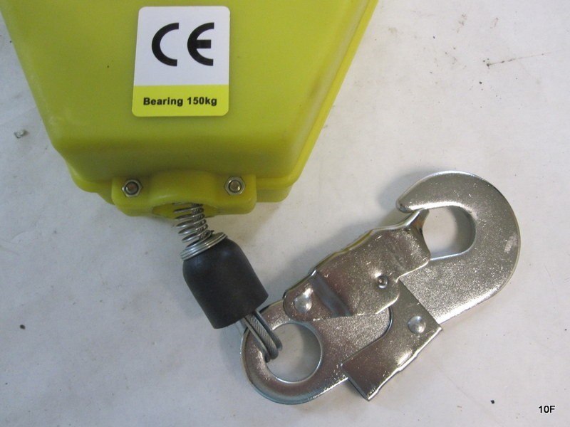 15M Self-Retracting Fall Arrester with Double Locking Hook, 150kg Capacity