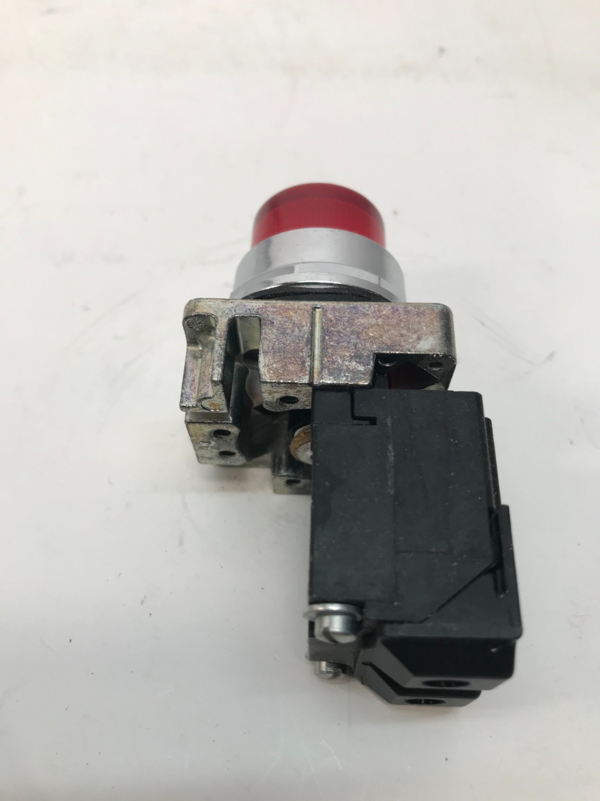 Siemens 52PL4G2XB Pilot Light Transformer Type 120 Volts, AC, Red, LED