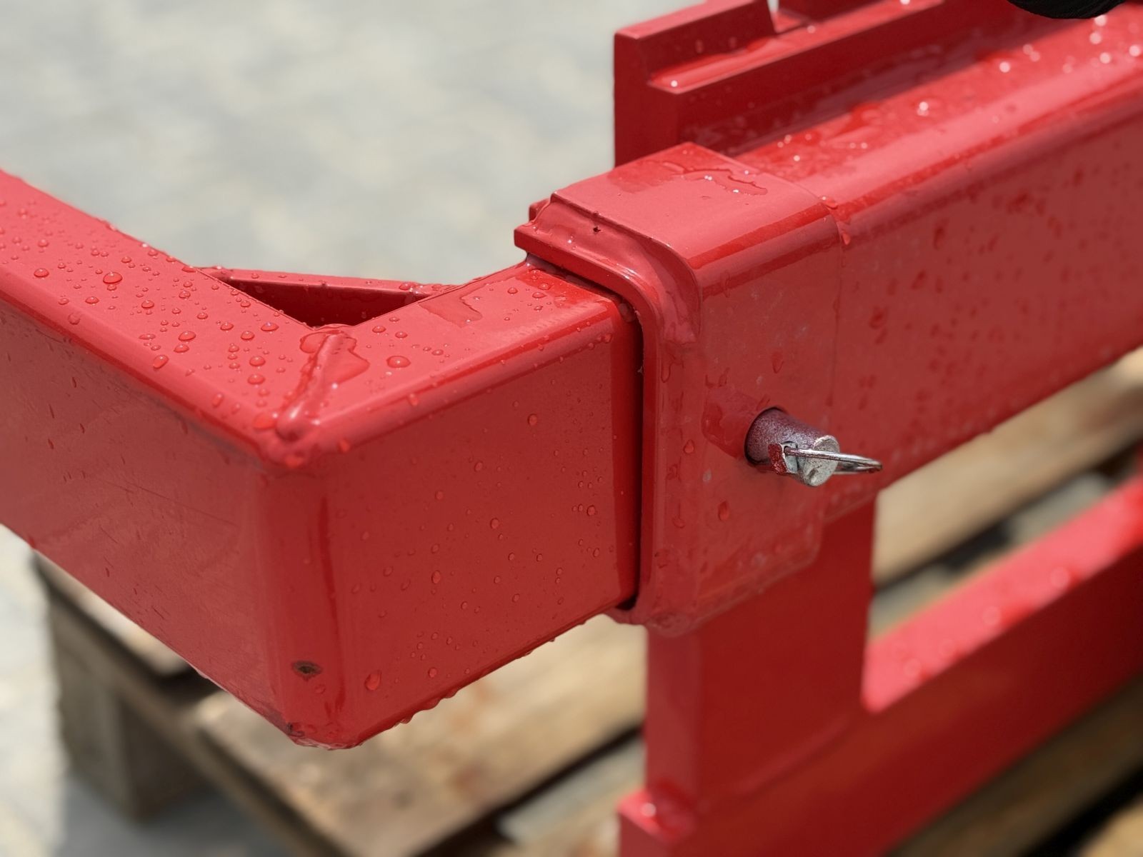Crate turning device for forklift with holding arm FEM2 ISO2 pallet turner lathe