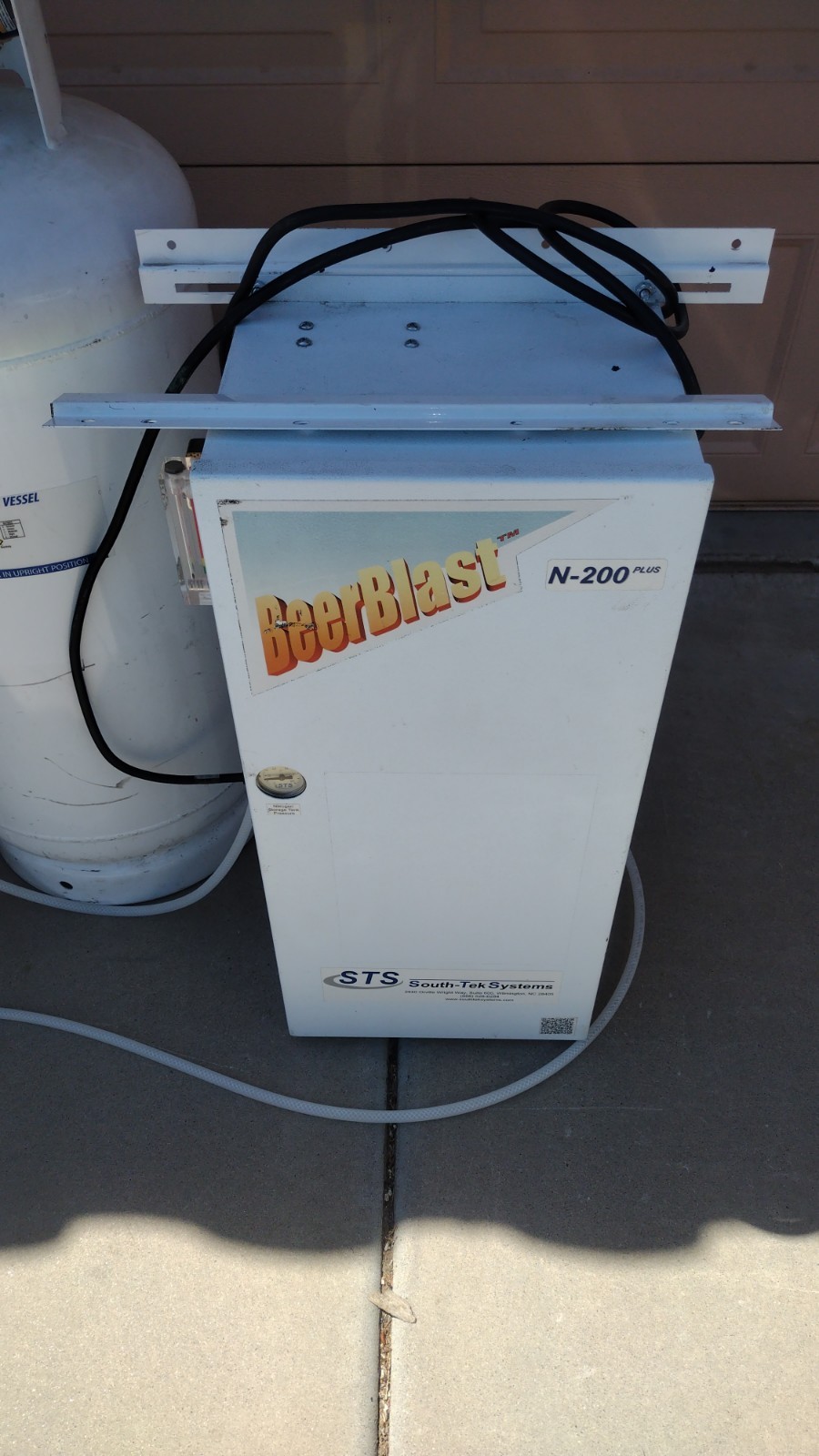 Beer Blast N200 Nitrogen Generator, N2 Tank, Draft Beer Co2/N2 Gas Blender