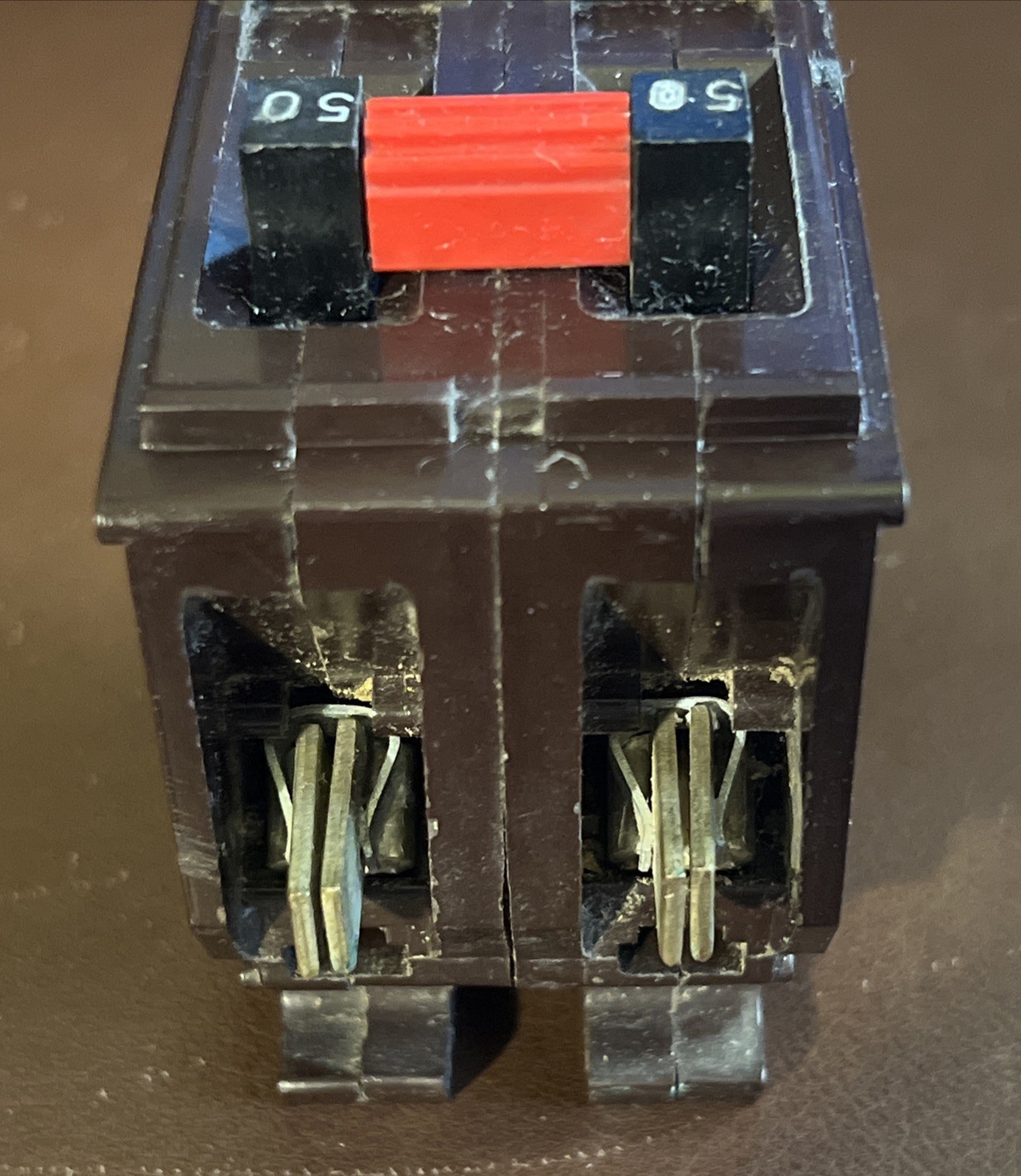 WADSWORTH 50 Amp 2 Pole Circuit Breaker Metal Foot. (CHIP, Missing Lug Screw)