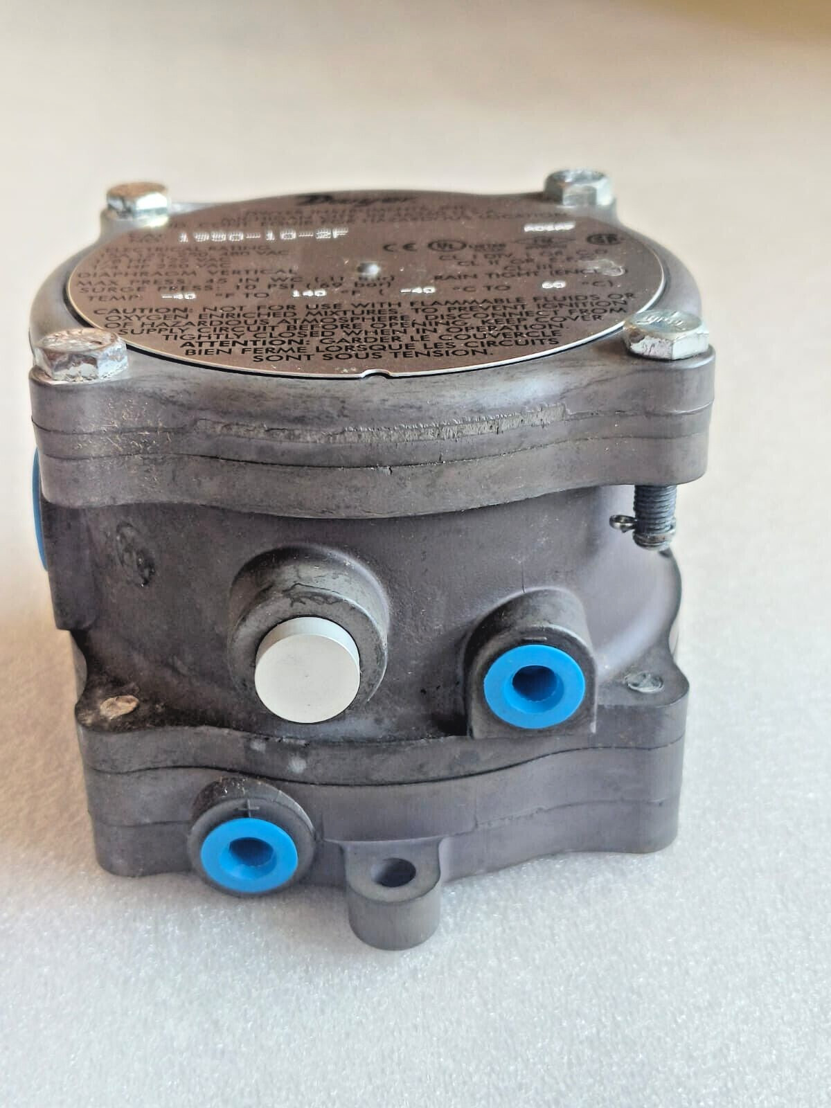DWYER 1950-10-2F EXPLOSION PROOF DIFFRENTIAL PRESSURE SWITCH NEW# FREE SHIPPING.