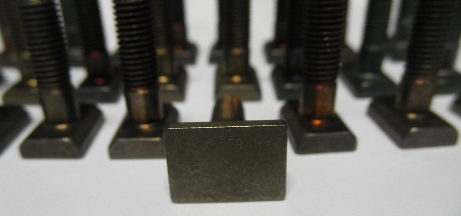 9946M22P01 Qty. 25 5306-01-214-7883 Bolt, Tee Head 1/4-28 UNJF No.6