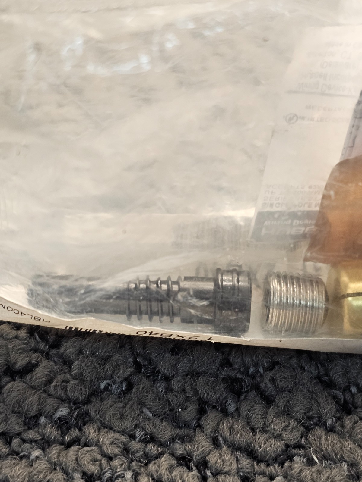 Hubbell HBL400MBK: Single Pole Male Plug 600V AC/DC 400 Amp