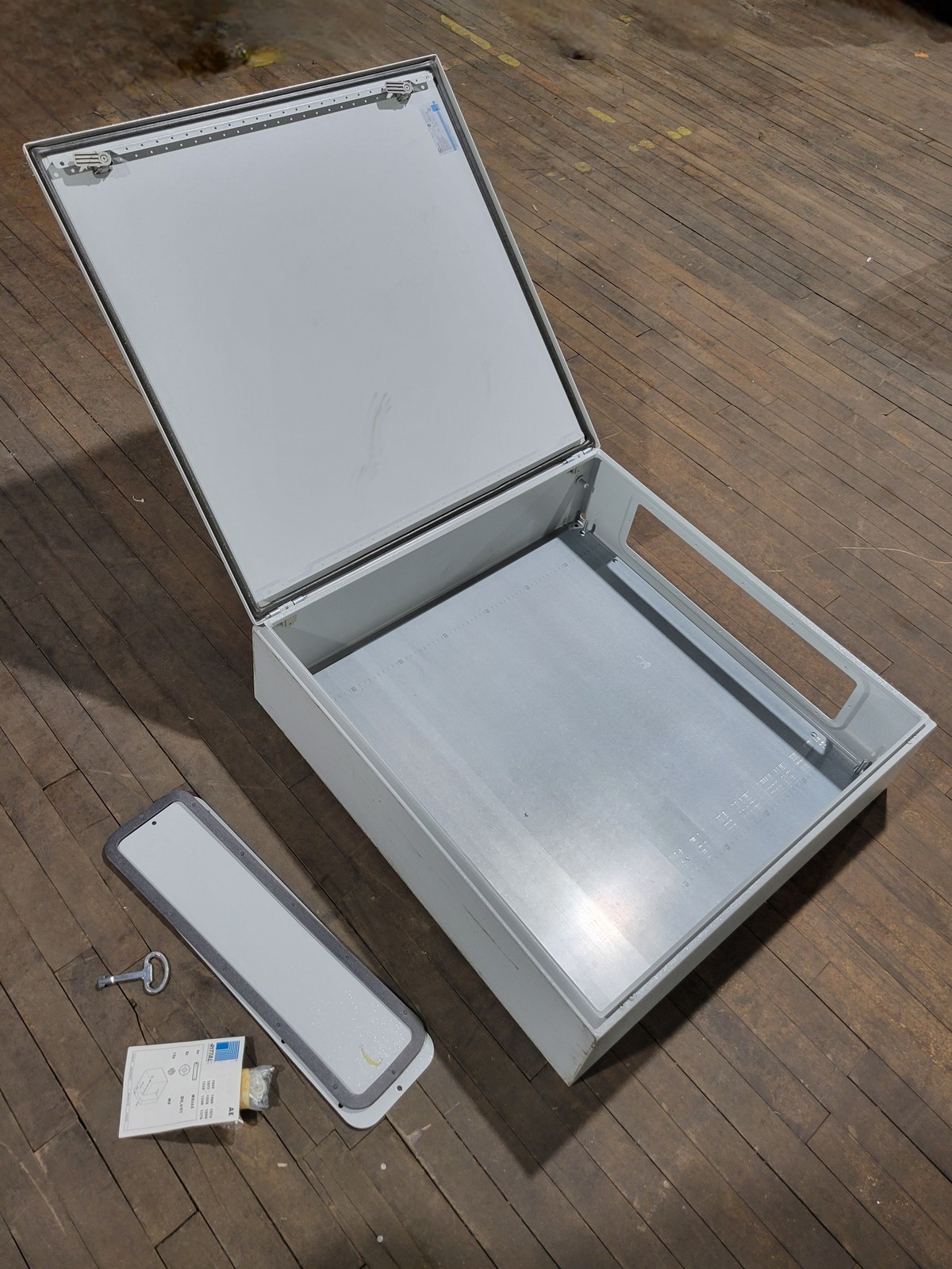 Rittal AE 1077 Enclosure Type 4 ISO 9001/14001 RoHS Compliant Box
