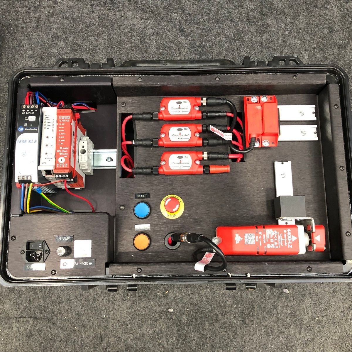 GUARDMASTER GuardLink Automation Safety Relay Demonstration Case (Untested)*