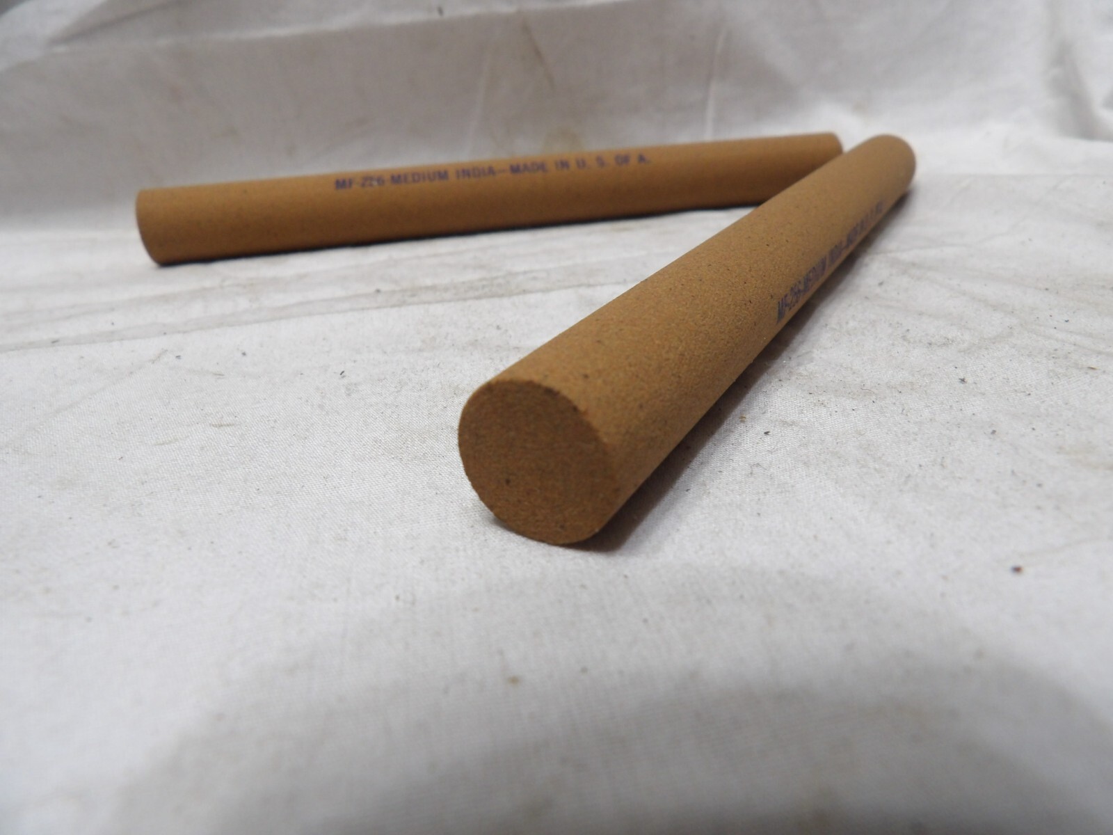 Norton MF-256 Medium India 5/8″ Round x 6″ – Made in the USA (Qty of 2)