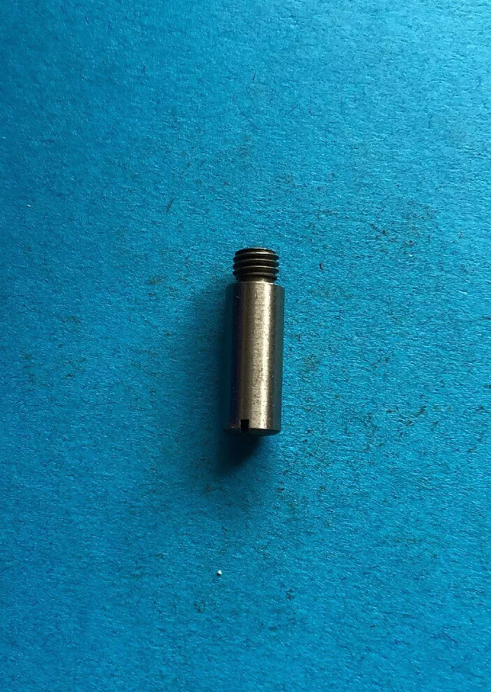 *NOS* 1204-SINGER-SCREW FOR SEWING MACHINES-FREE SHIPPING*