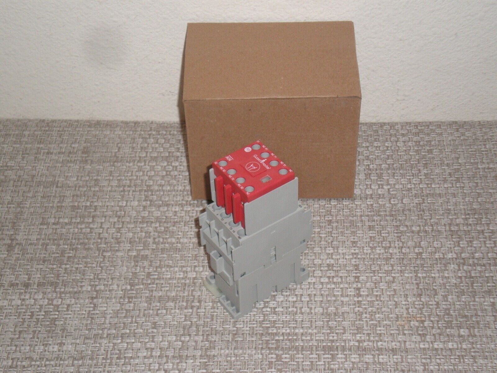New! Allen Bradley 100S-C09KP14C Safety Contactor 100-C09*10 and 100S-F