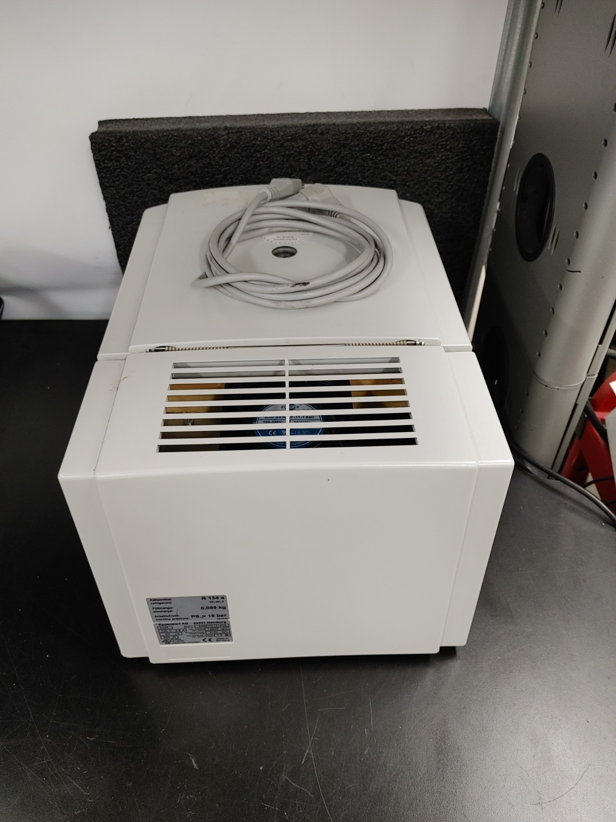 EPPENDORF Centrifuge 5415 R Benchtop Refrigerated Microcentrifuge with Rotor