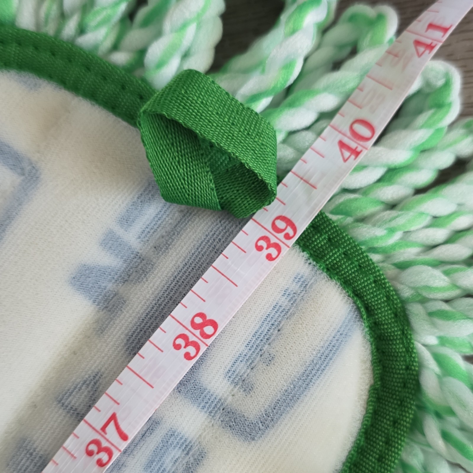 Rubbermaid Hygen Q438 Microfiber Wet/Dry Mop Pad 31-40in Green Pocket Washable