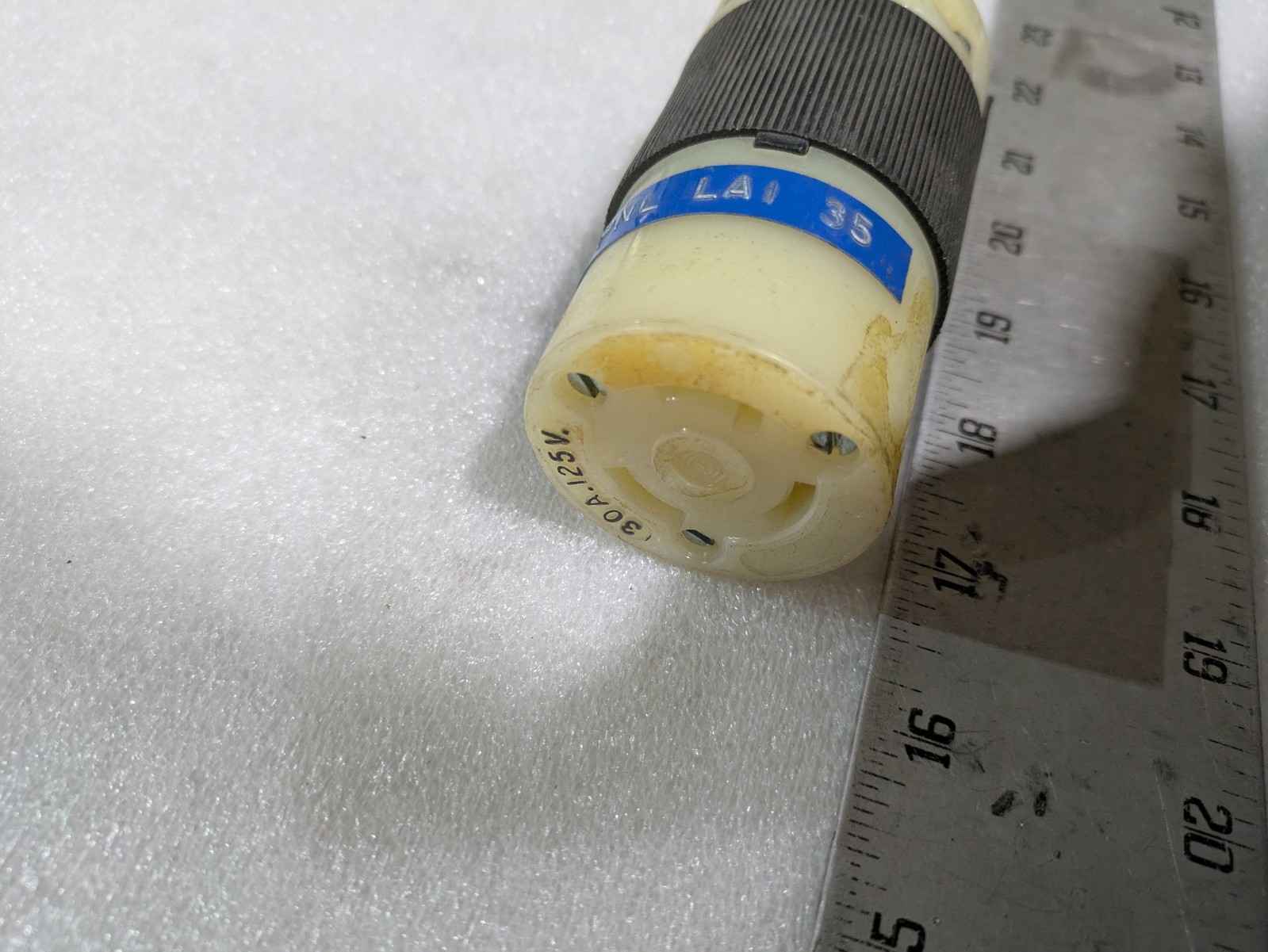 Hubbell HBL2611 Insulgrip Twist-Lock Plug 30A 125V NEMA L5-30P 2-Pole 3-Wire OEM