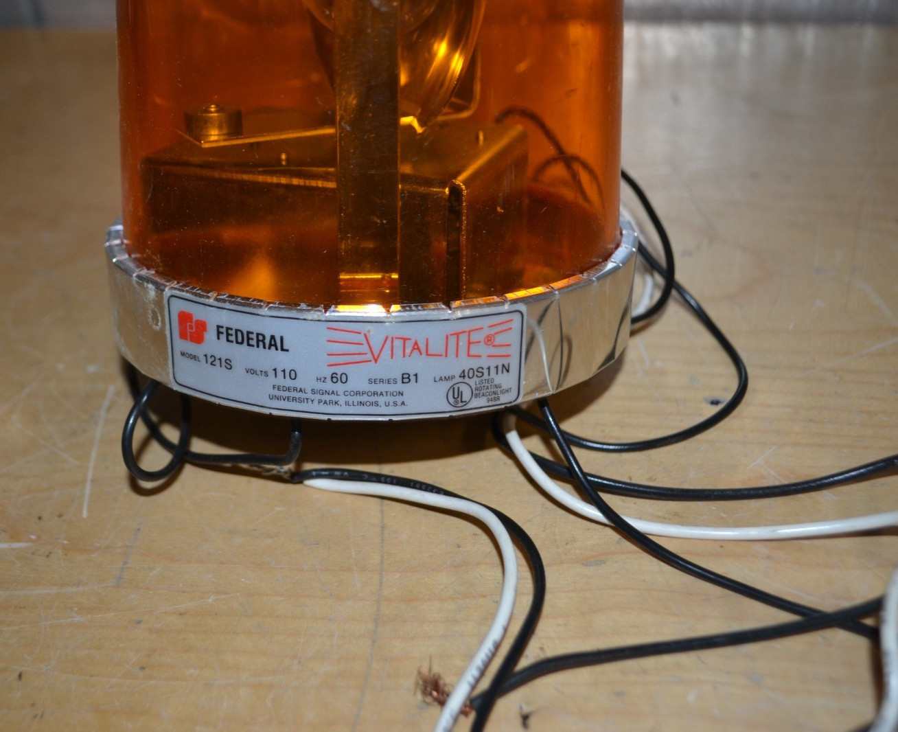Federal Signal Model 121S ~ Amber Dome Rotating Light Vitalite ~ (s)