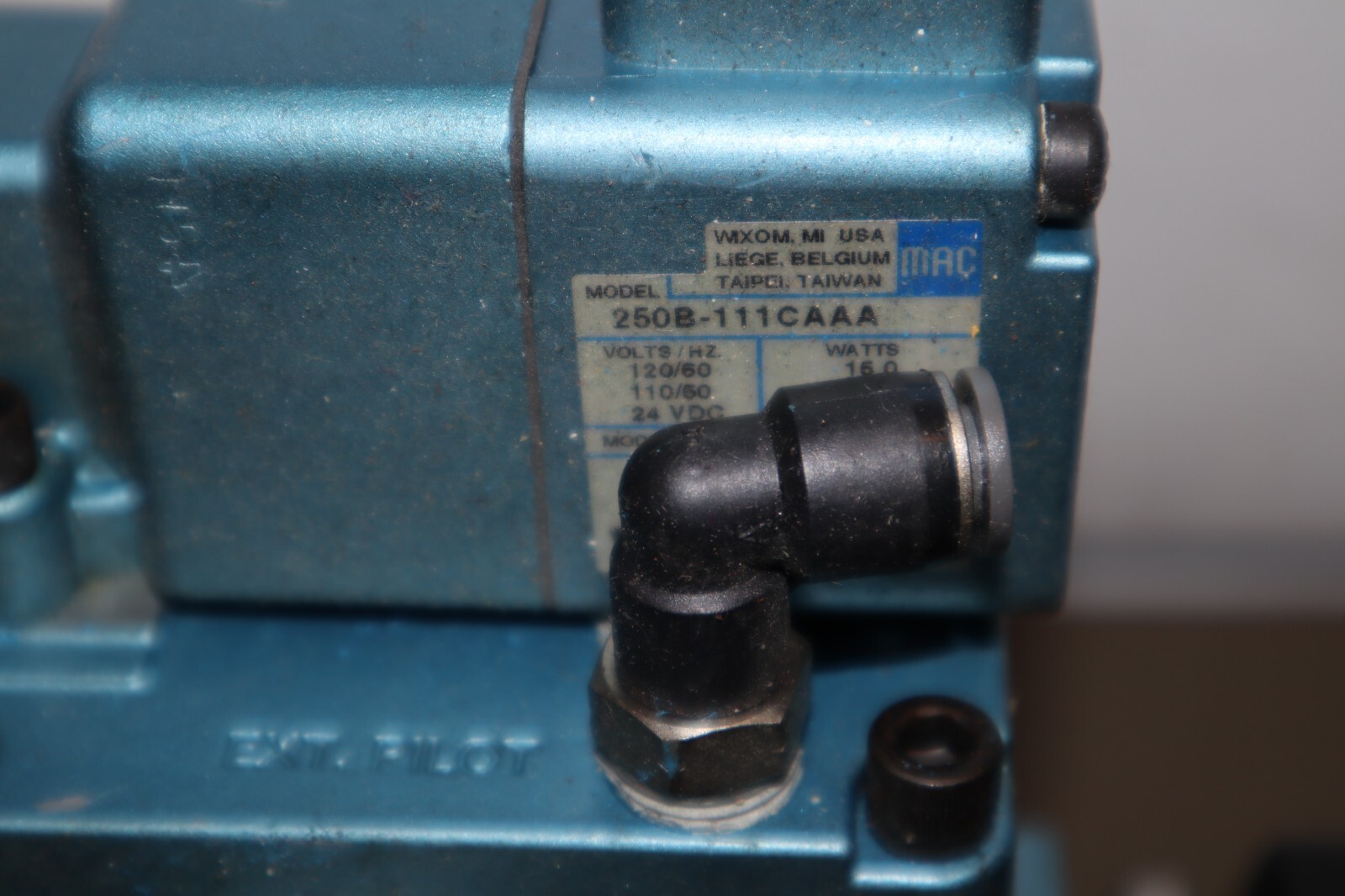 MAC 3 Way Spool Valve 250B-11-111CA & Norgren 11-008-009 Air Pressure Regulator