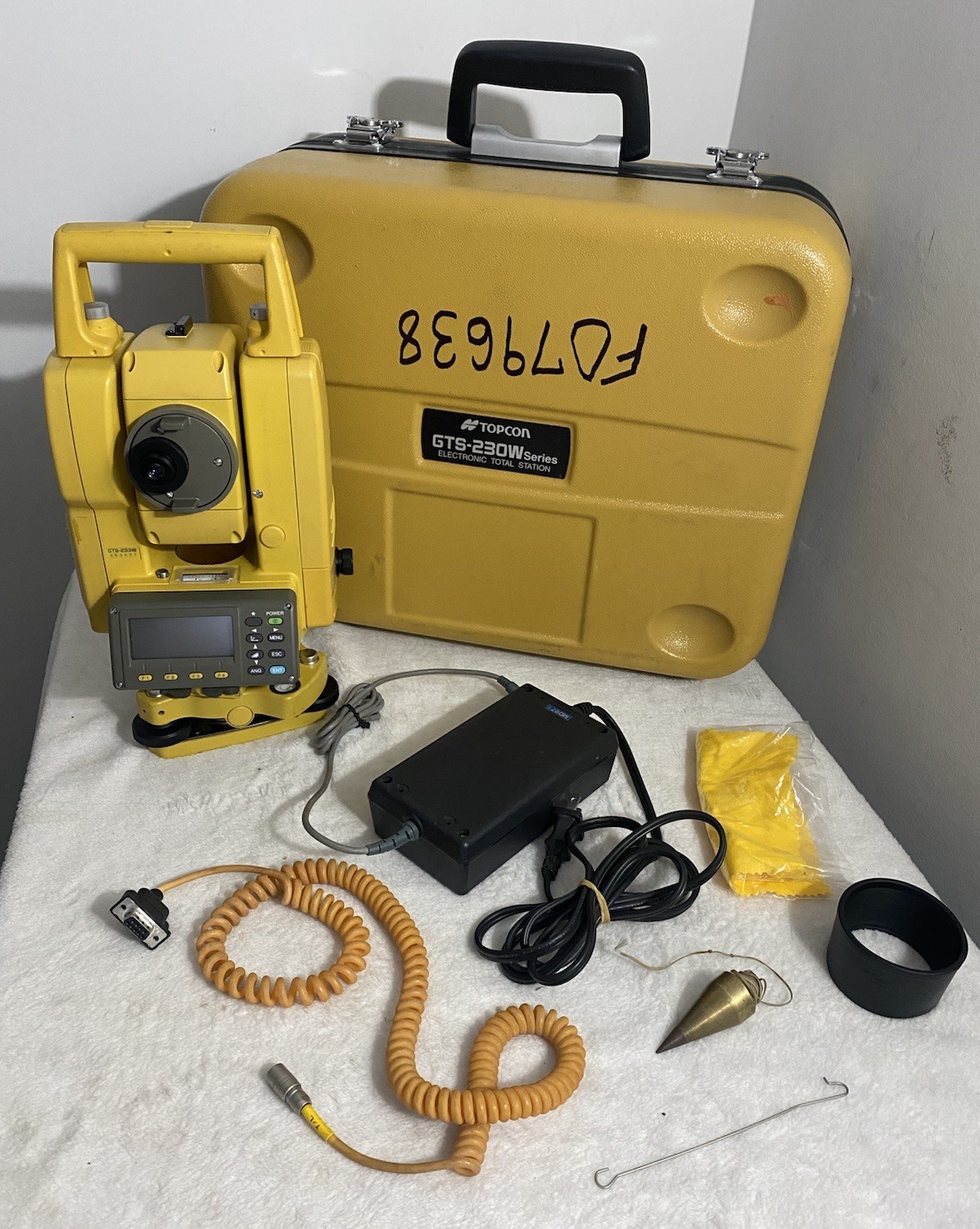 TOPCON GTS-233W ( GTS-230W Series) 3” Electronic Total Station W/ Case & Charger