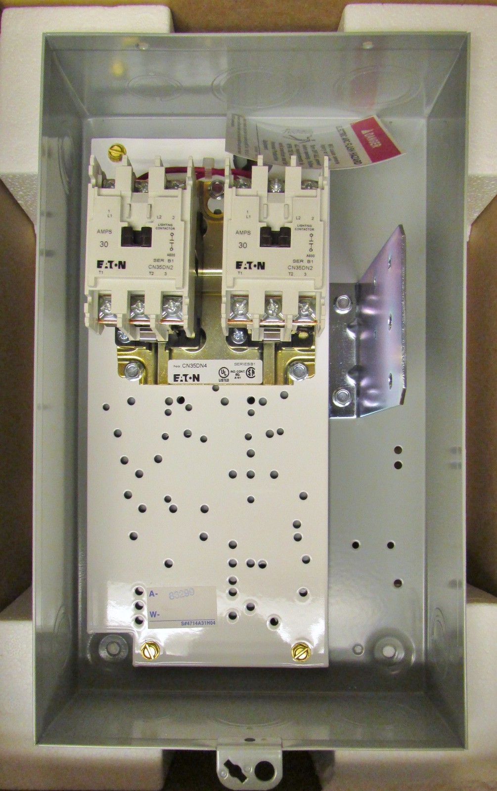 EATON CUTLER HAMMER ECL03C1A4A Electrically Held Lighting Contactor 84 32761 3
