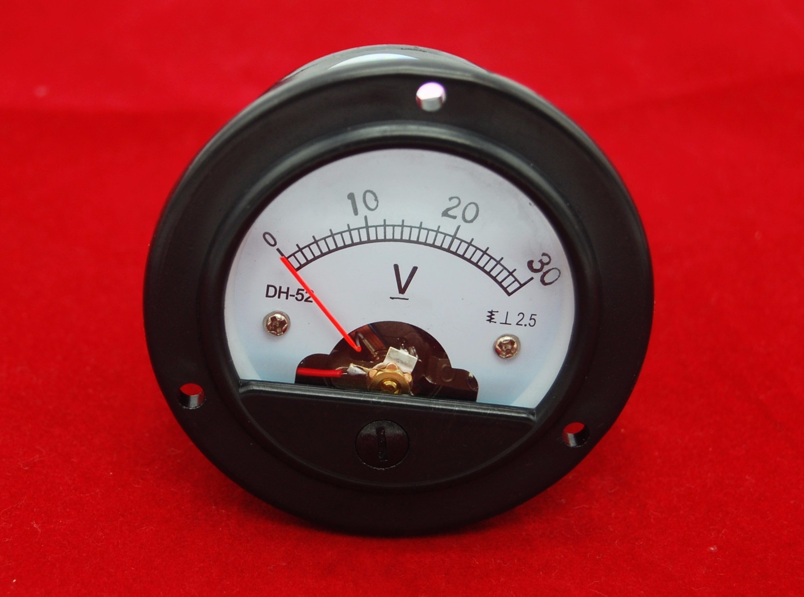 DC 30V Round Analog Voltmeter Analogue Voltage panel meter Dia. 66.4mm DH52