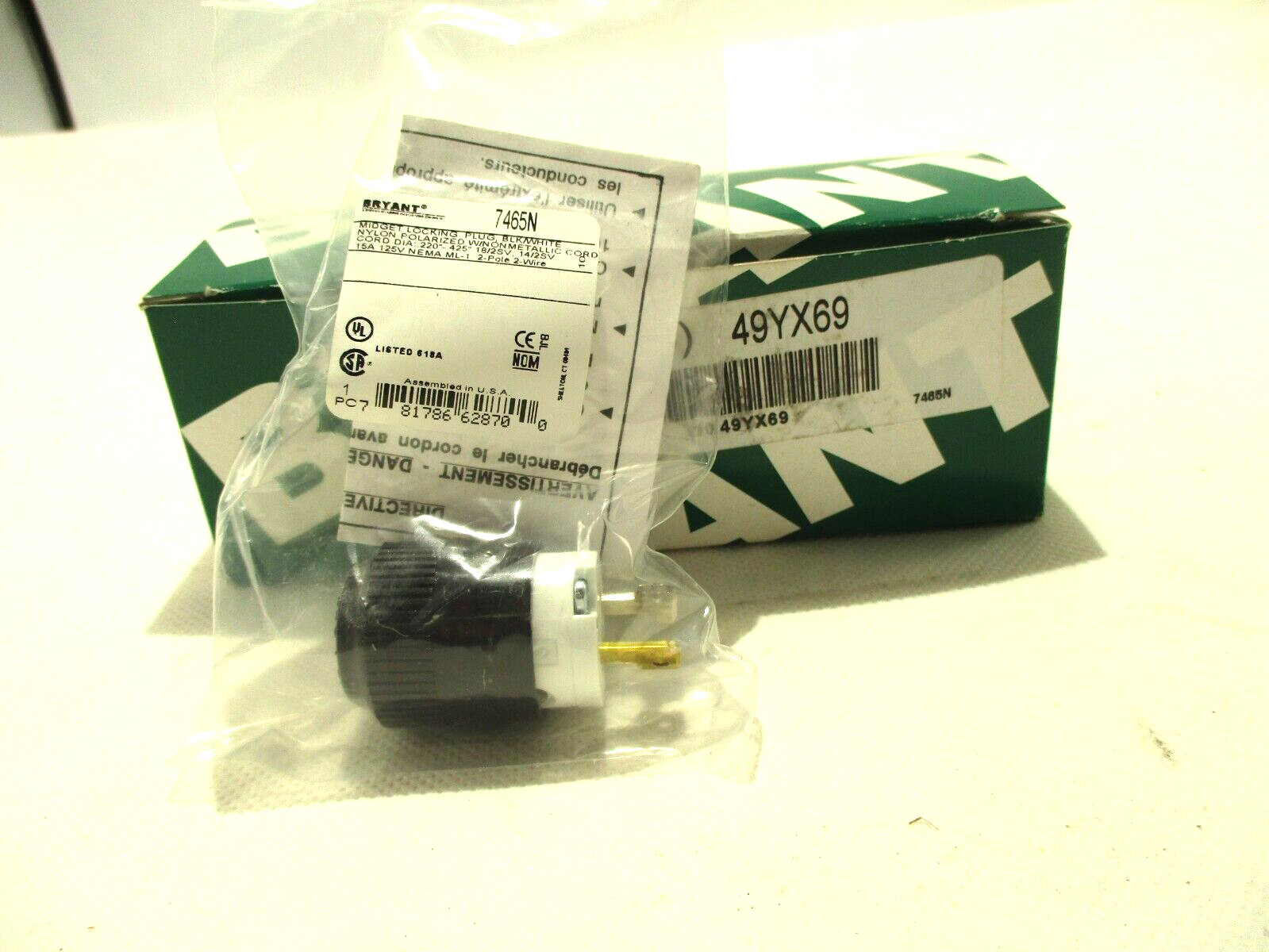 NEW BRYANT 7465N MIDGET LOCKING PLUG 15A/AMP 125V
